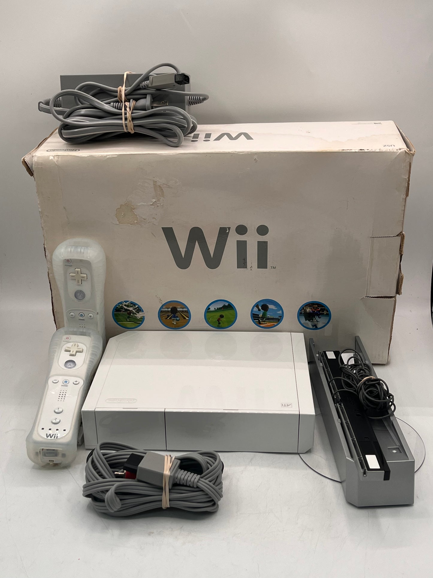 Nintendo Wii (RVL-001) 2006 512MB Console White