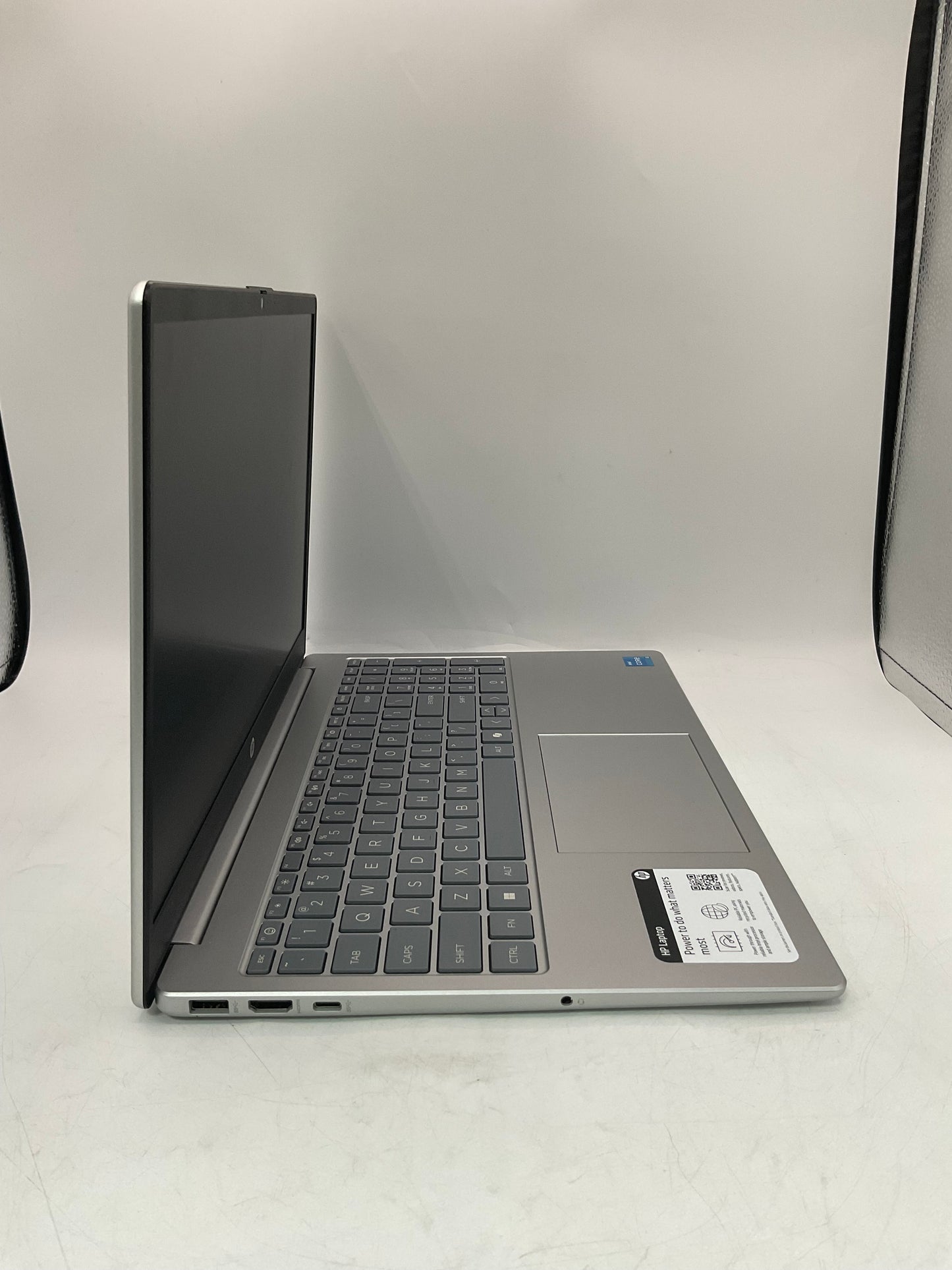 HP 15-fd0213nr 15" Laptop Core i3 8GB 256GB Silver NO OS