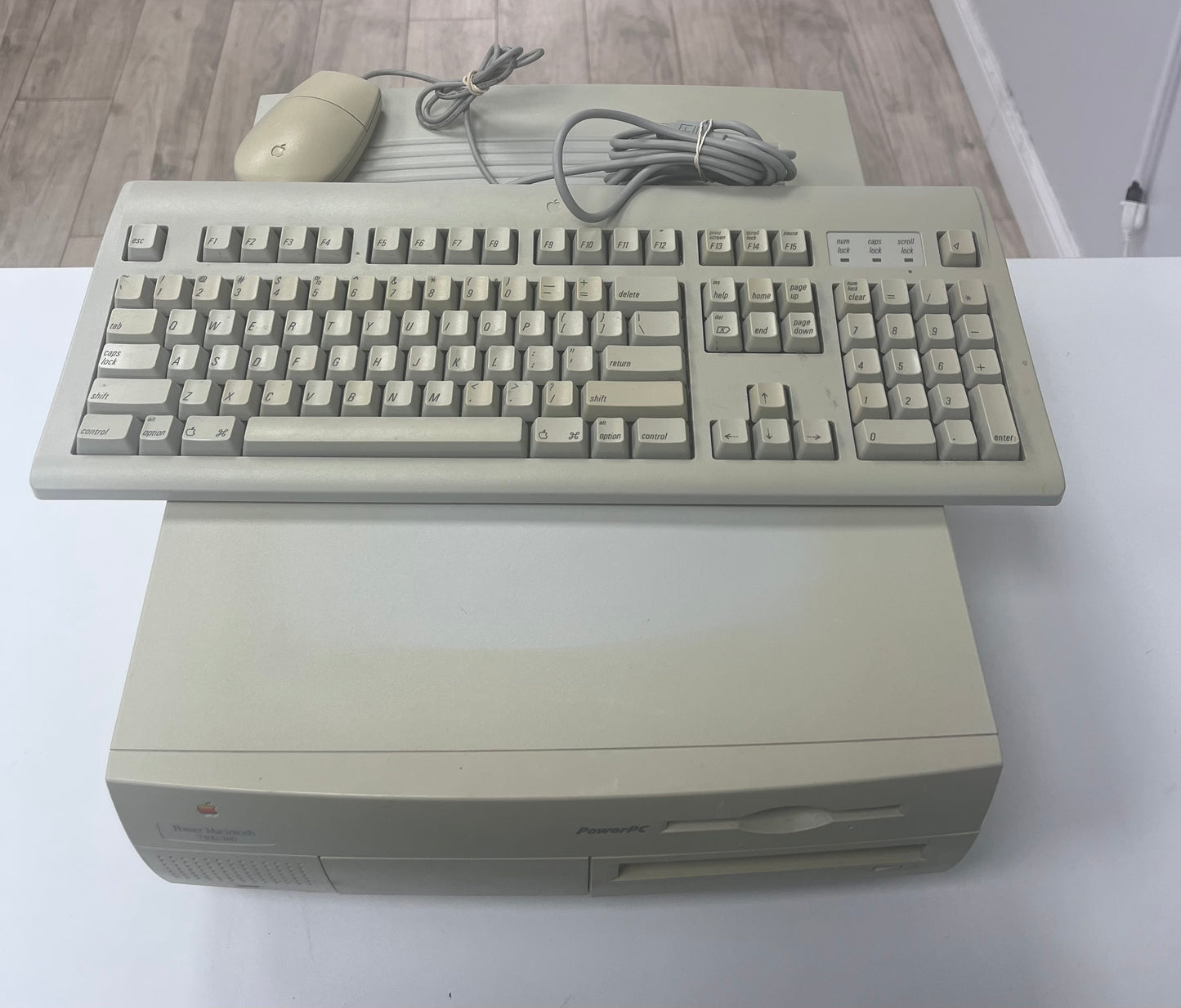 Apple Power Macintosh 7300/180 Desktop Computer - Broken (For Parts Only) w/ Keyboard & Mouse