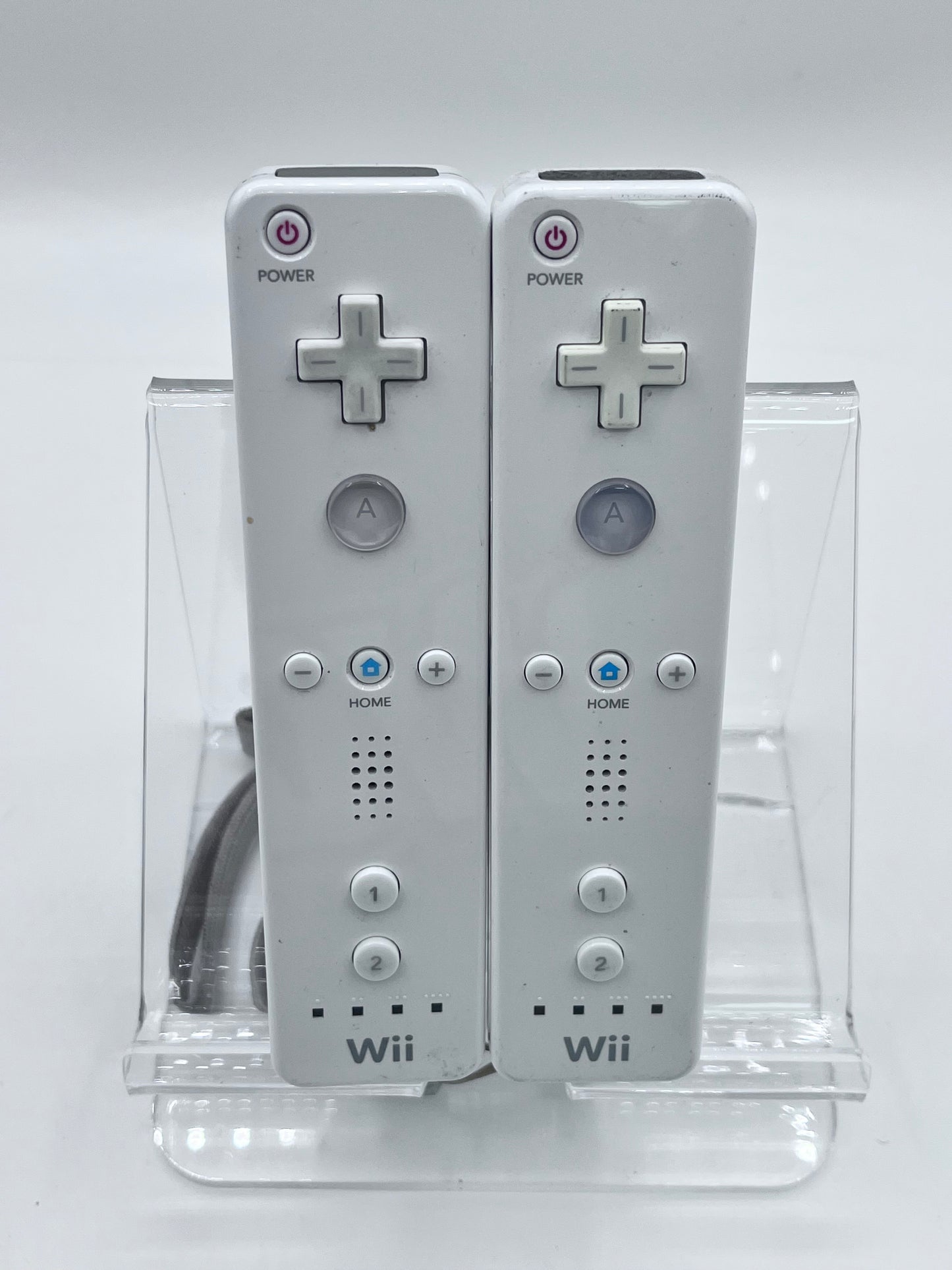 Nintendo Wii RVL-001 2006 Video Game System with 2 Controllers - White