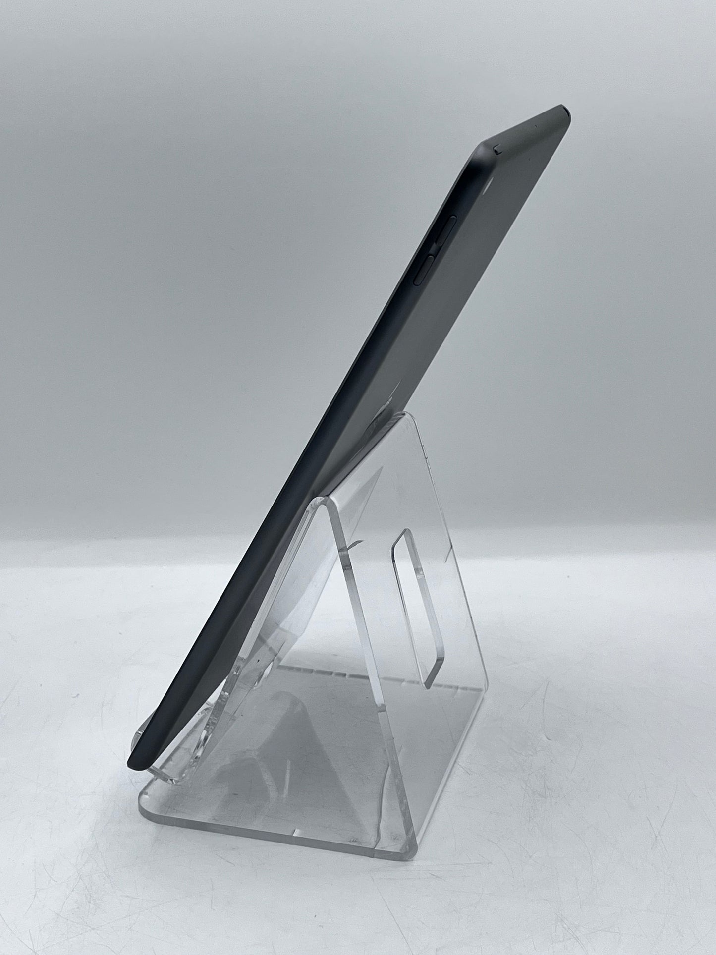 Apple iPad (8th Gen) A2270 32GB WiFi Tablet - Space Gray - Used