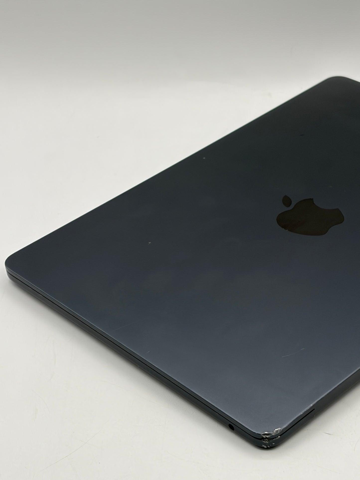 2022 Apple M2 MacBook Air 13.6'' 16GB 512GB A2681 MLY33LL/A Midnight