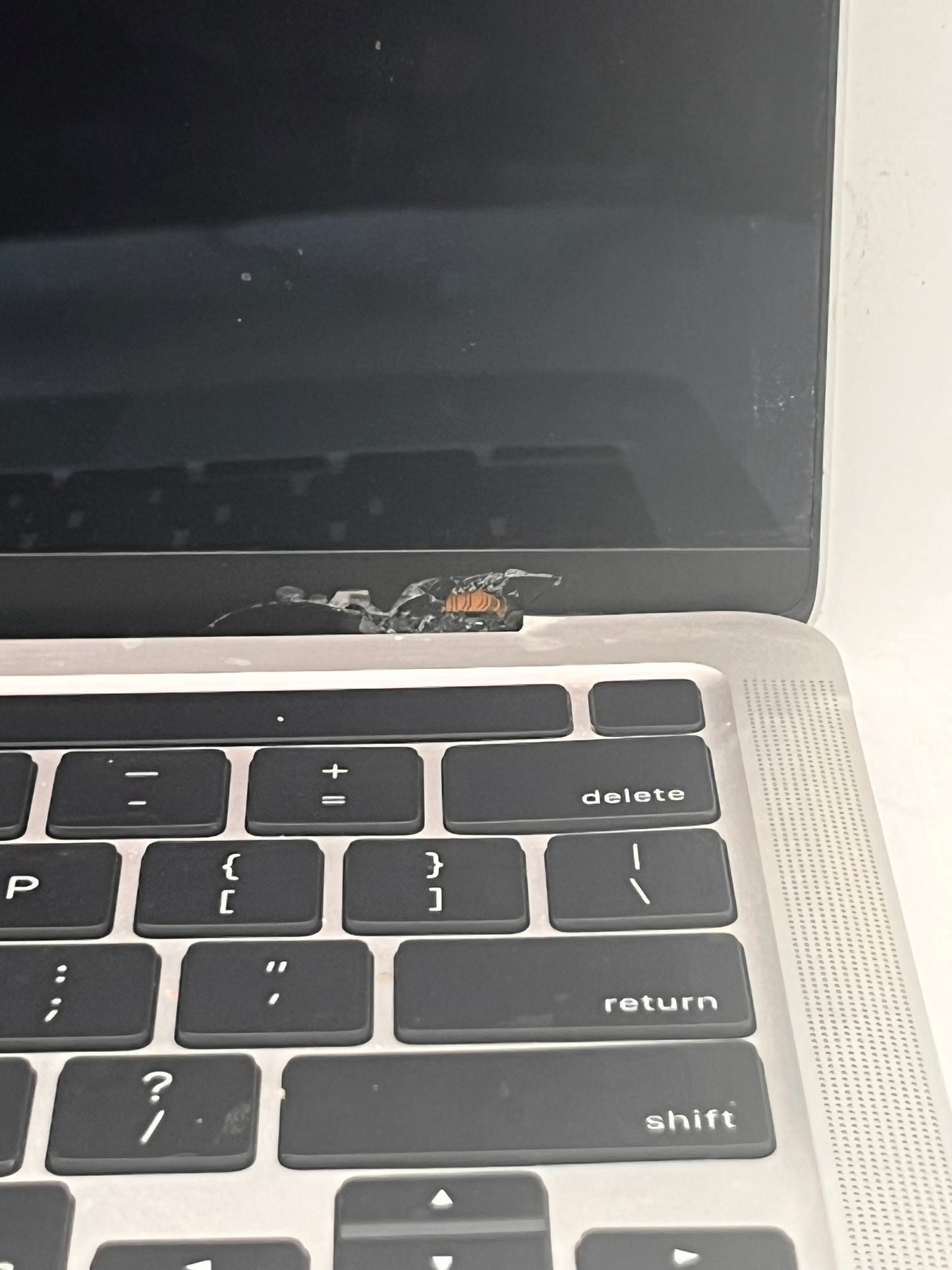 2020 Apple MacBook Pro 13" A2338 M1 8GB 256GB Laptop SCREEN FRAME CRACKED!