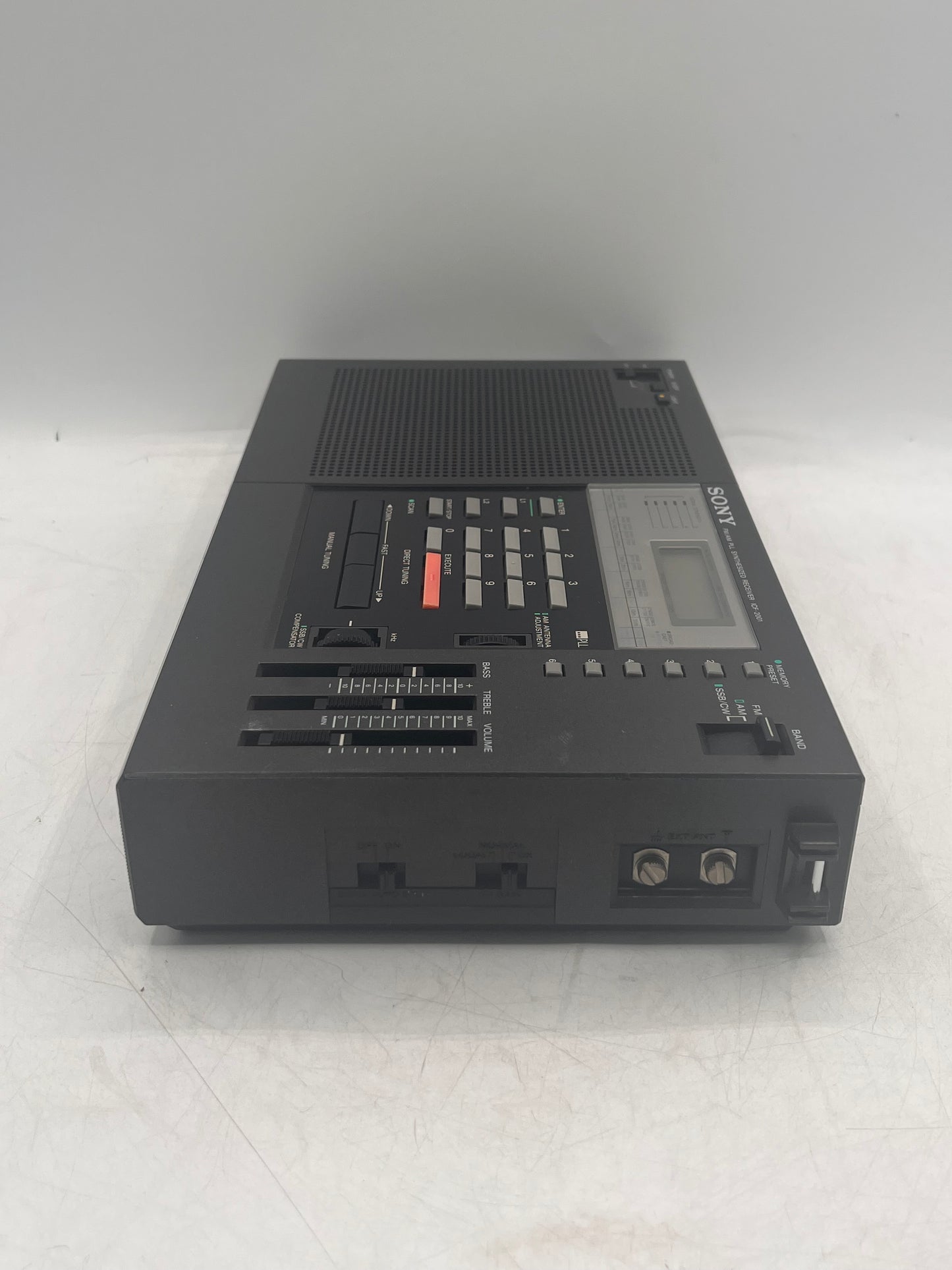 SONY ICF-2001 FM/AM/SSB/CW PLL Synthesized Receiver Radio
