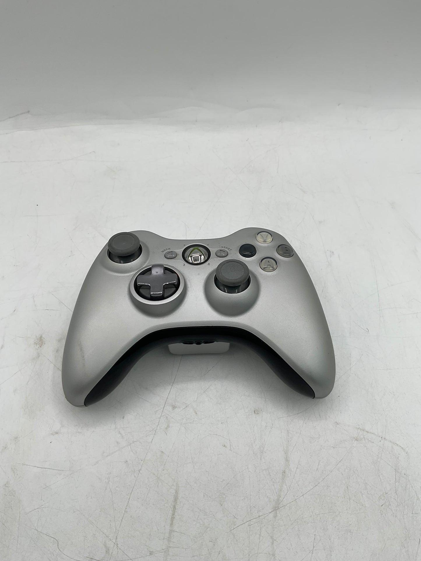 Microsoft Xbox 360 Wired Controller w/o Batteries - Silver