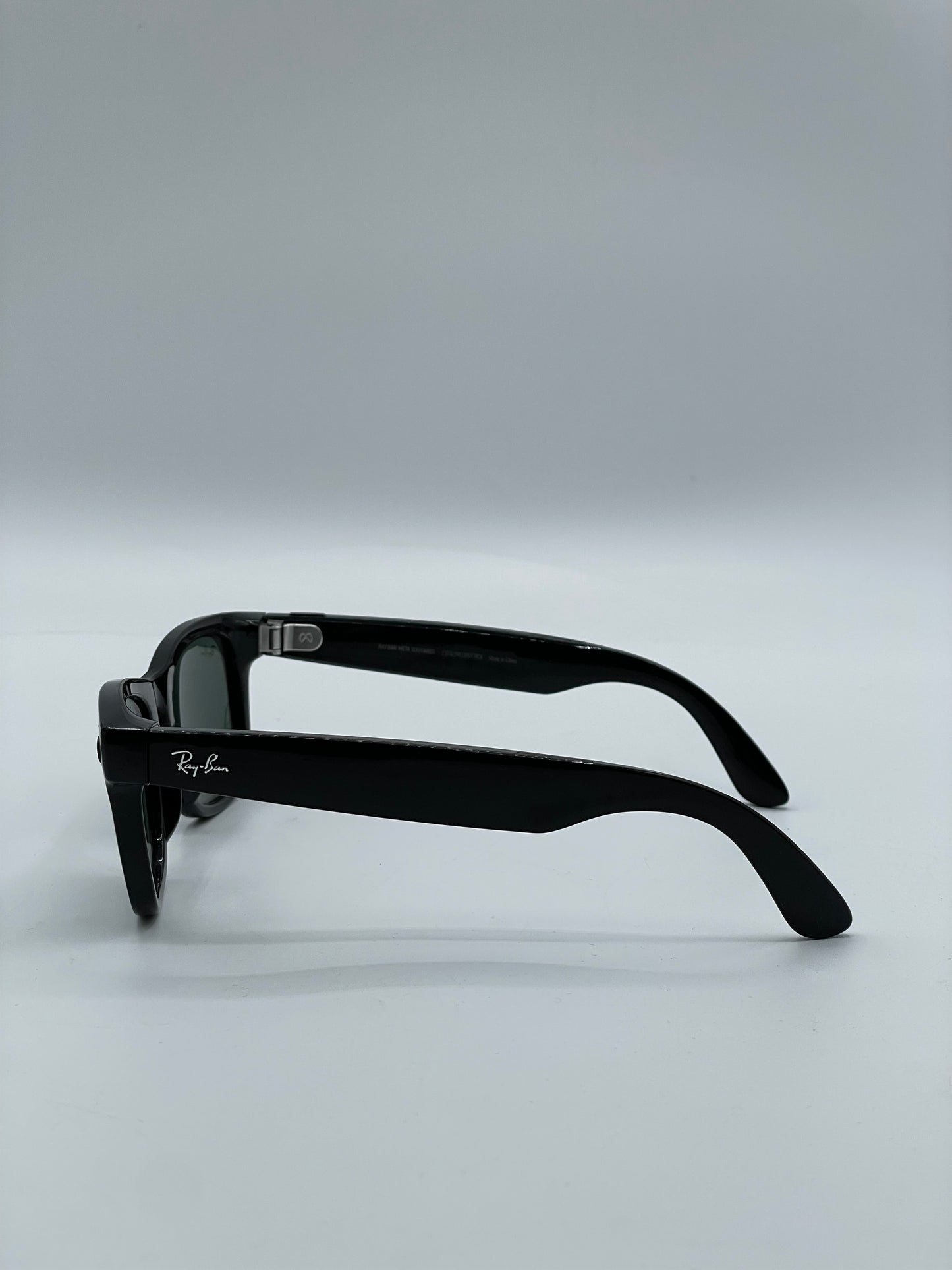 Ray-Ban Meta Wayfarer RW4008 Smart Sunglasses w/ Case - Matte Black