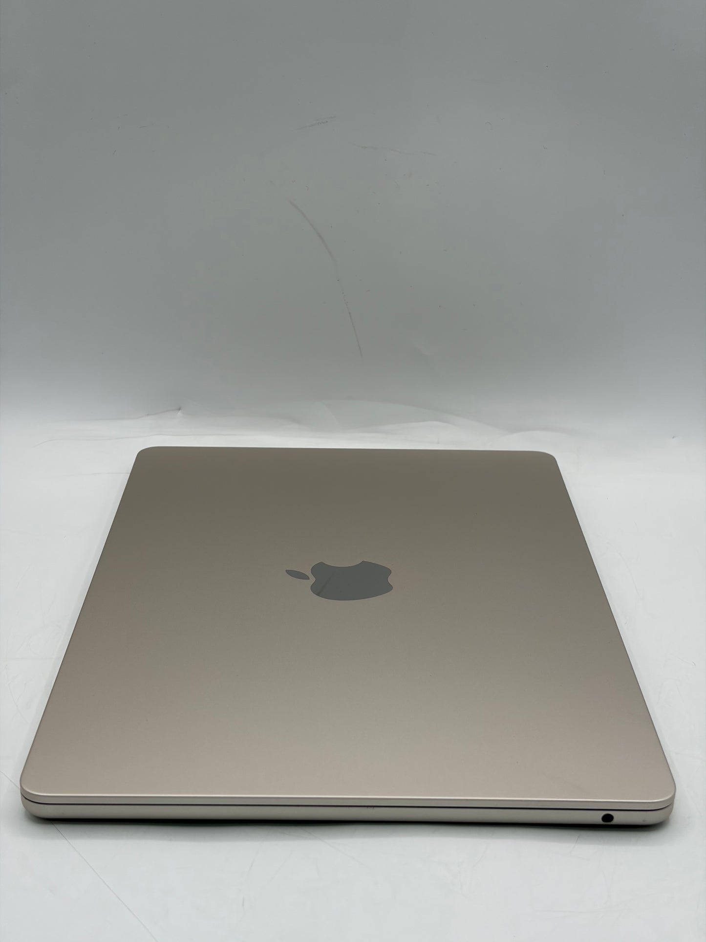 2022 Apple MacBook Air 13" M2 8GB RAM 256GB SSD A2681 MLY33LL/A Starlight