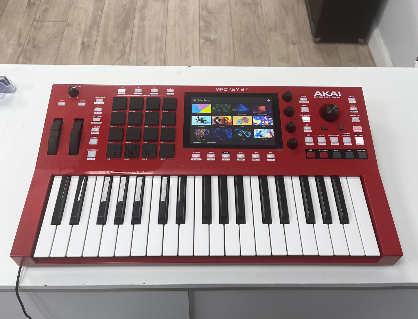 Akai Professional MPC Key 37 Standalone Music Production Synthesizer Free Shipping