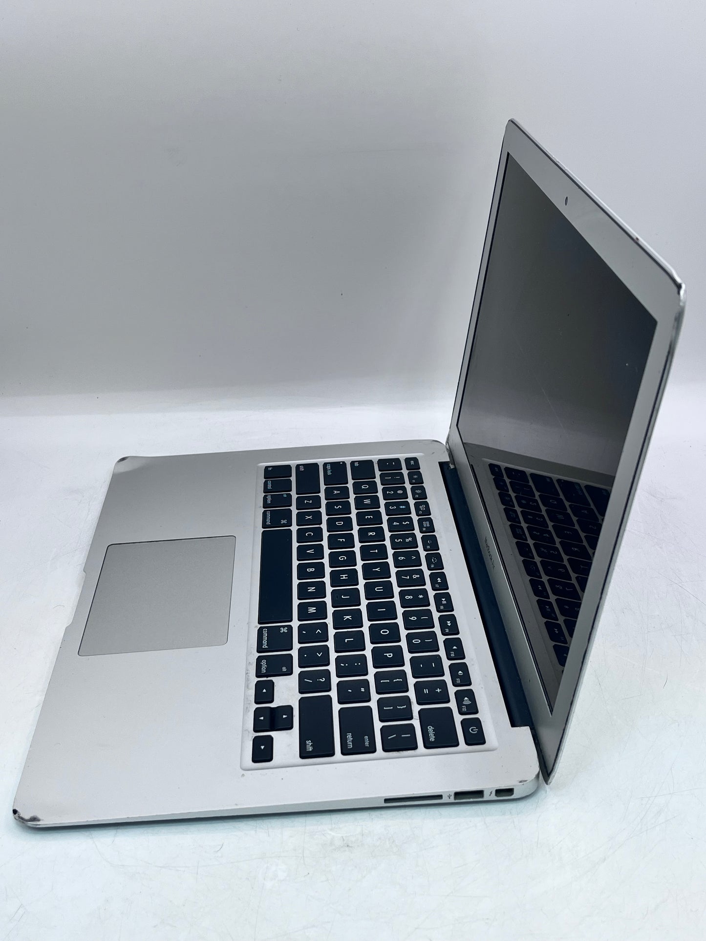 Apple Macbook Air 13" A1466 2015 Core i5 8GB 256GB Broken