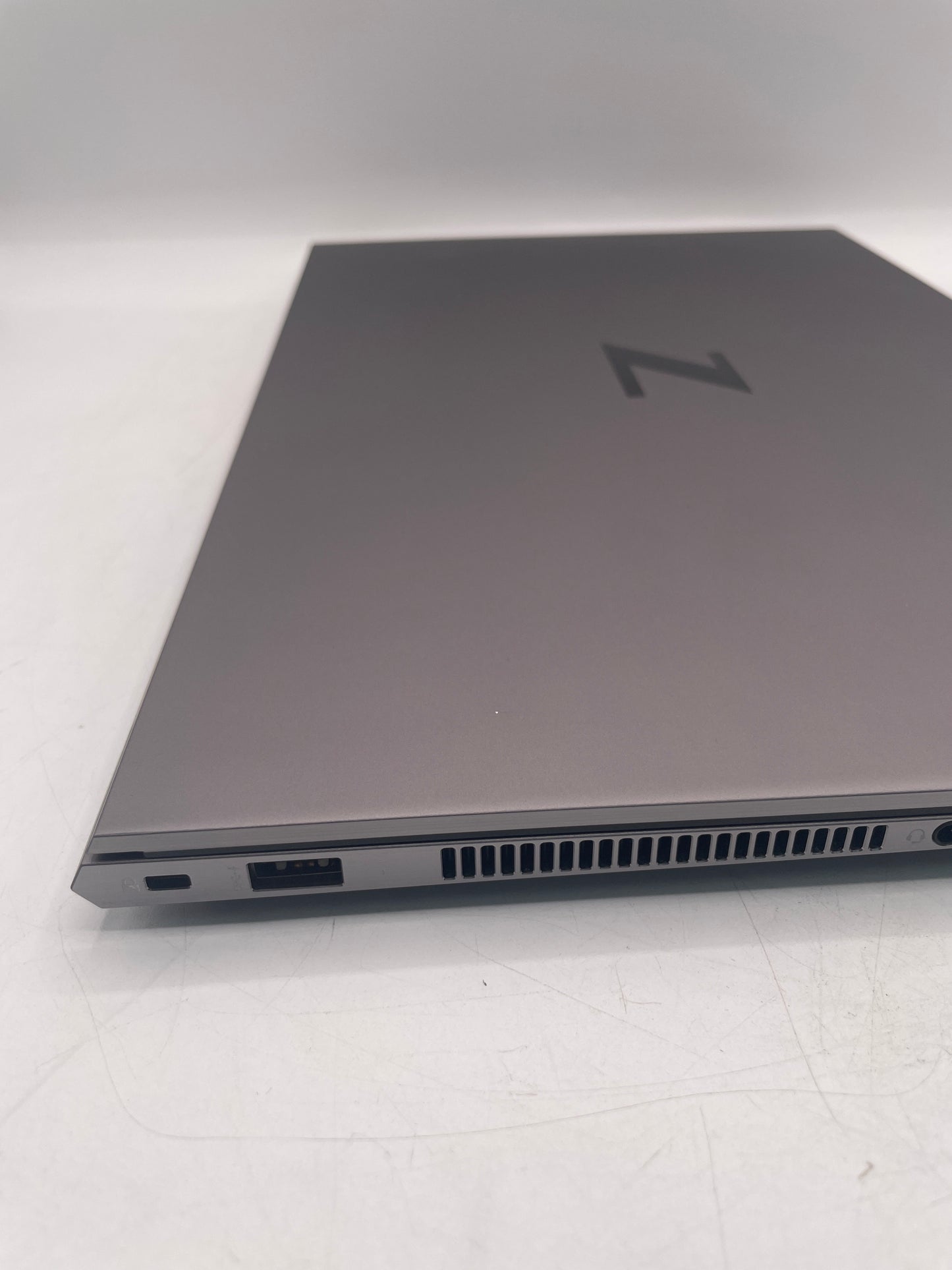 HP ZBOOK STUDIO G8 15 FHD 8 Core i7-11850H 16GB Nvidia T1200 512GB SSD