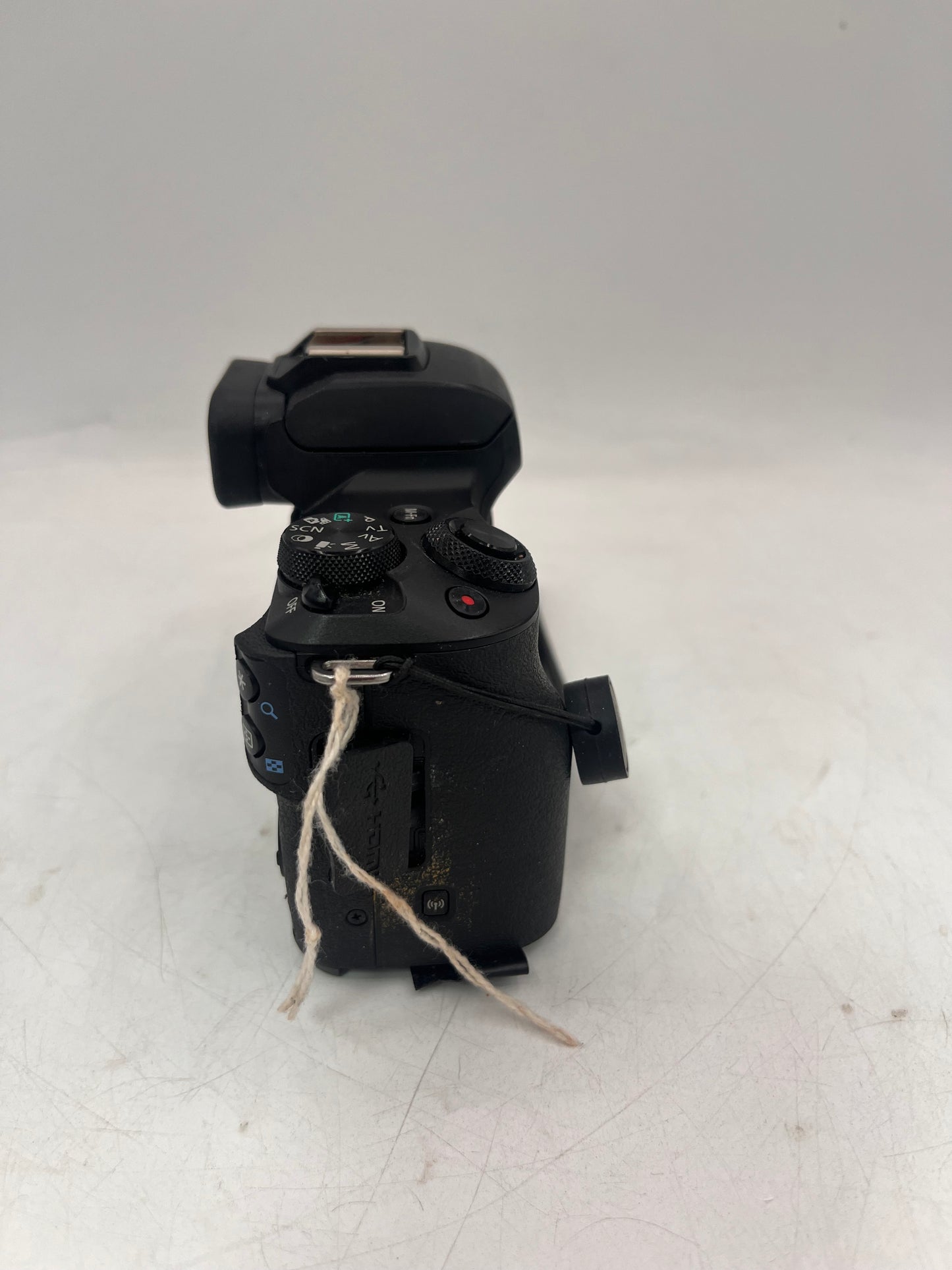 Canon EOS M50 Digital Camera Black Broken w/ Battery & Wrist Strap