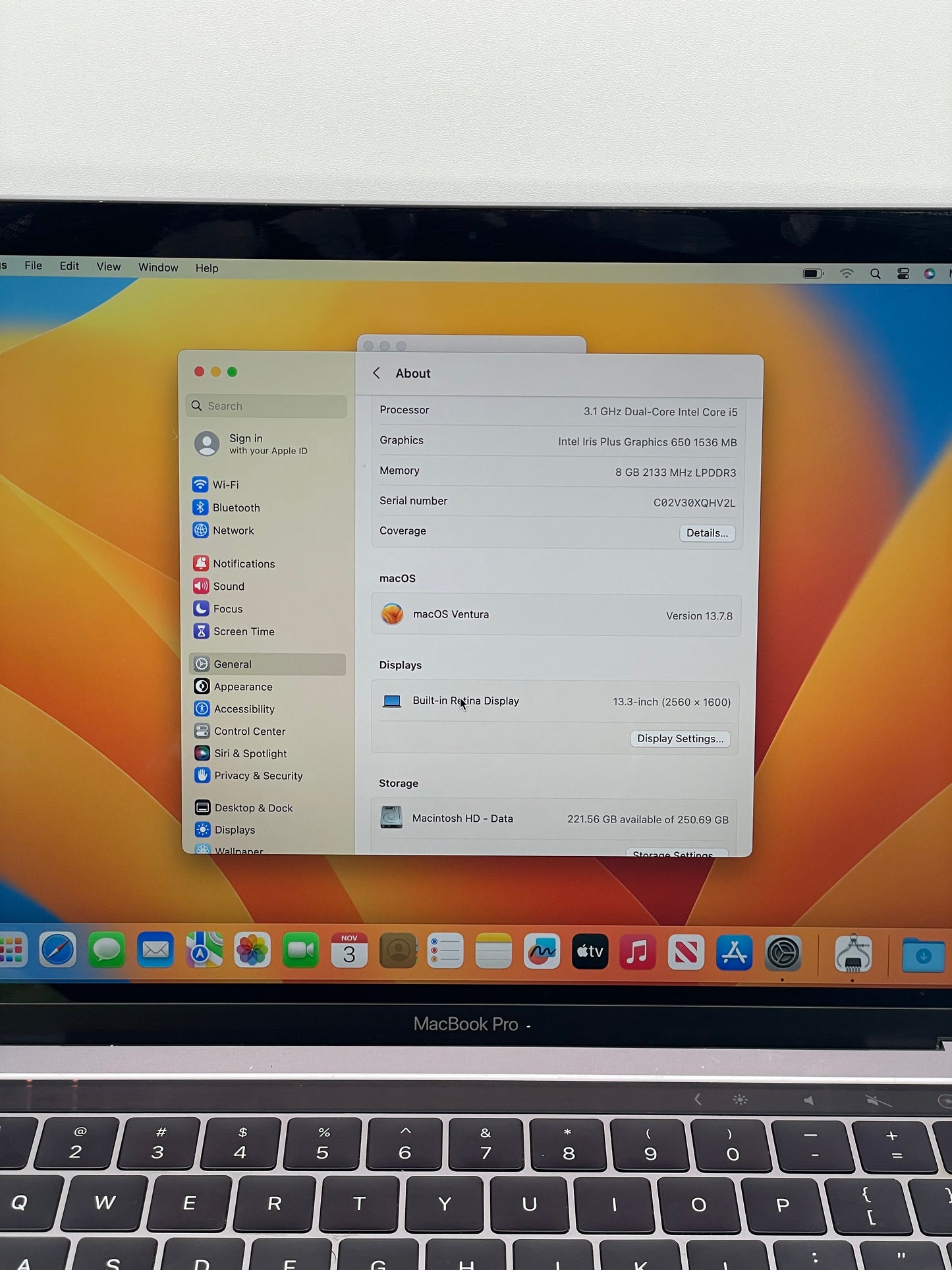 2017 MacBook Pro 13.3" i5-7360U @ 3.1GHz 8GB 256GB A1706 MPXV2LL/A Space Grey