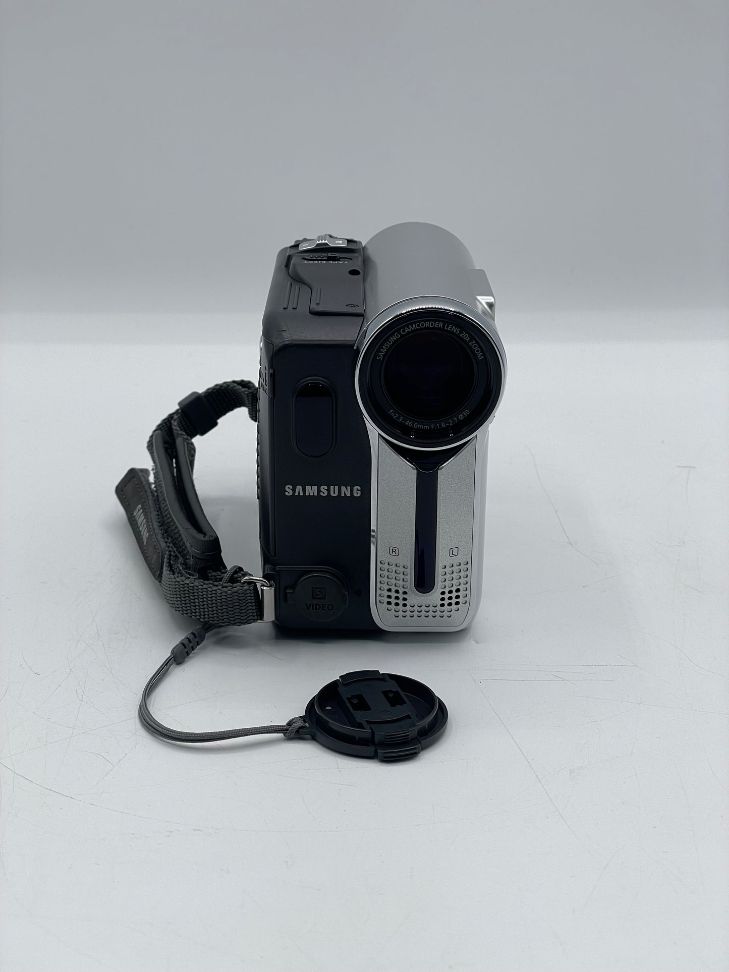 Samsung Digital SC-D353 MiniDV Camcorder Silver with Charger and Case