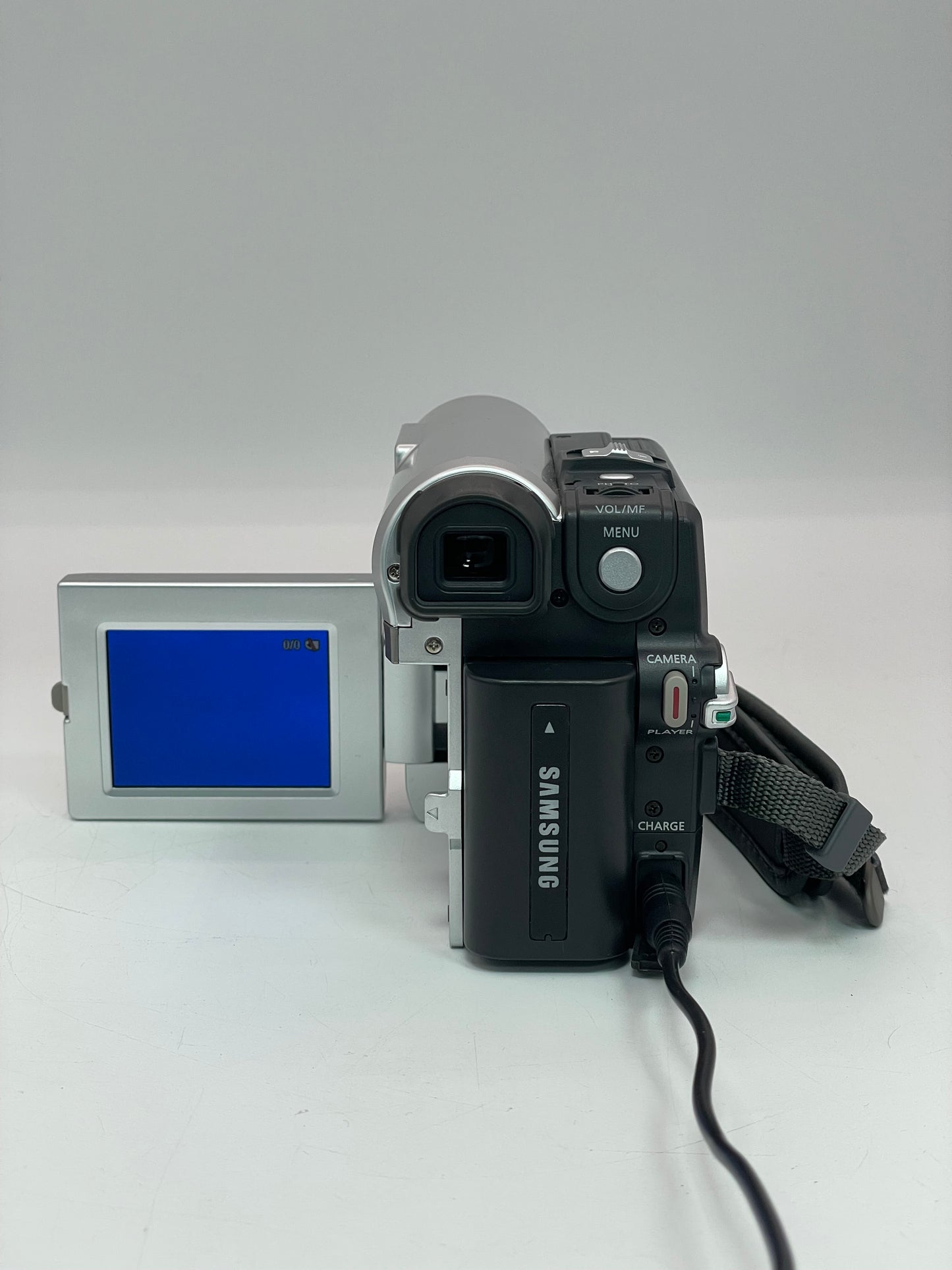 Samsung Digital SC-D353 MiniDV Camcorder Silver with Charger and Case