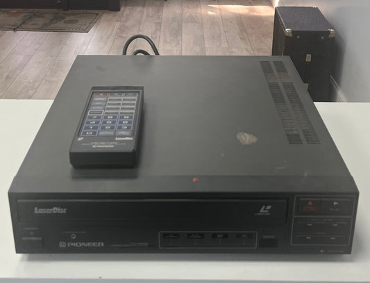 Pioneer LD-V2200 Laserdisc Player with Remote CU-V113