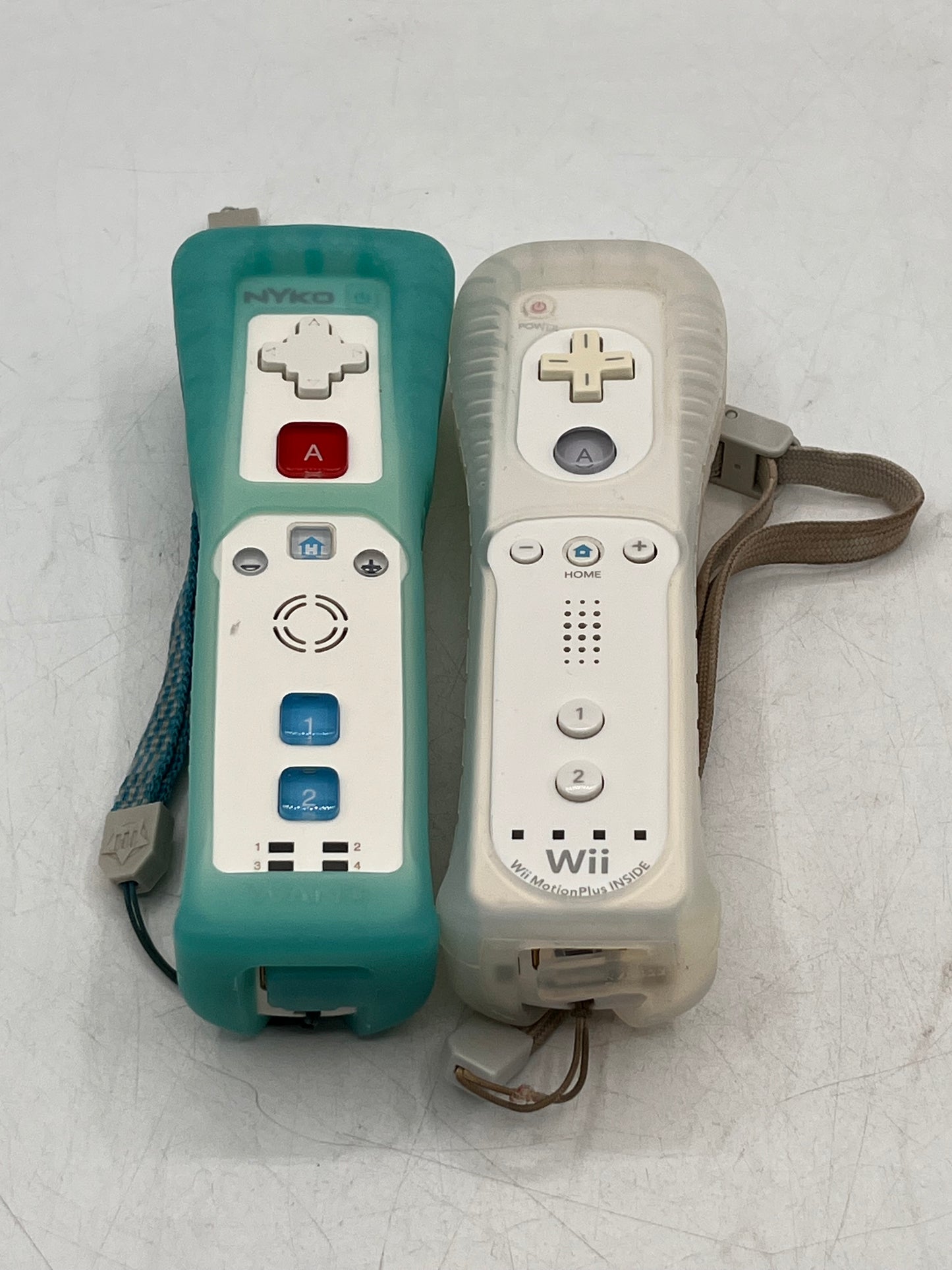 Nintendo Wii RVL-001 2006 Video Game Console 1TB Tested Functional with 2 Controllers - White