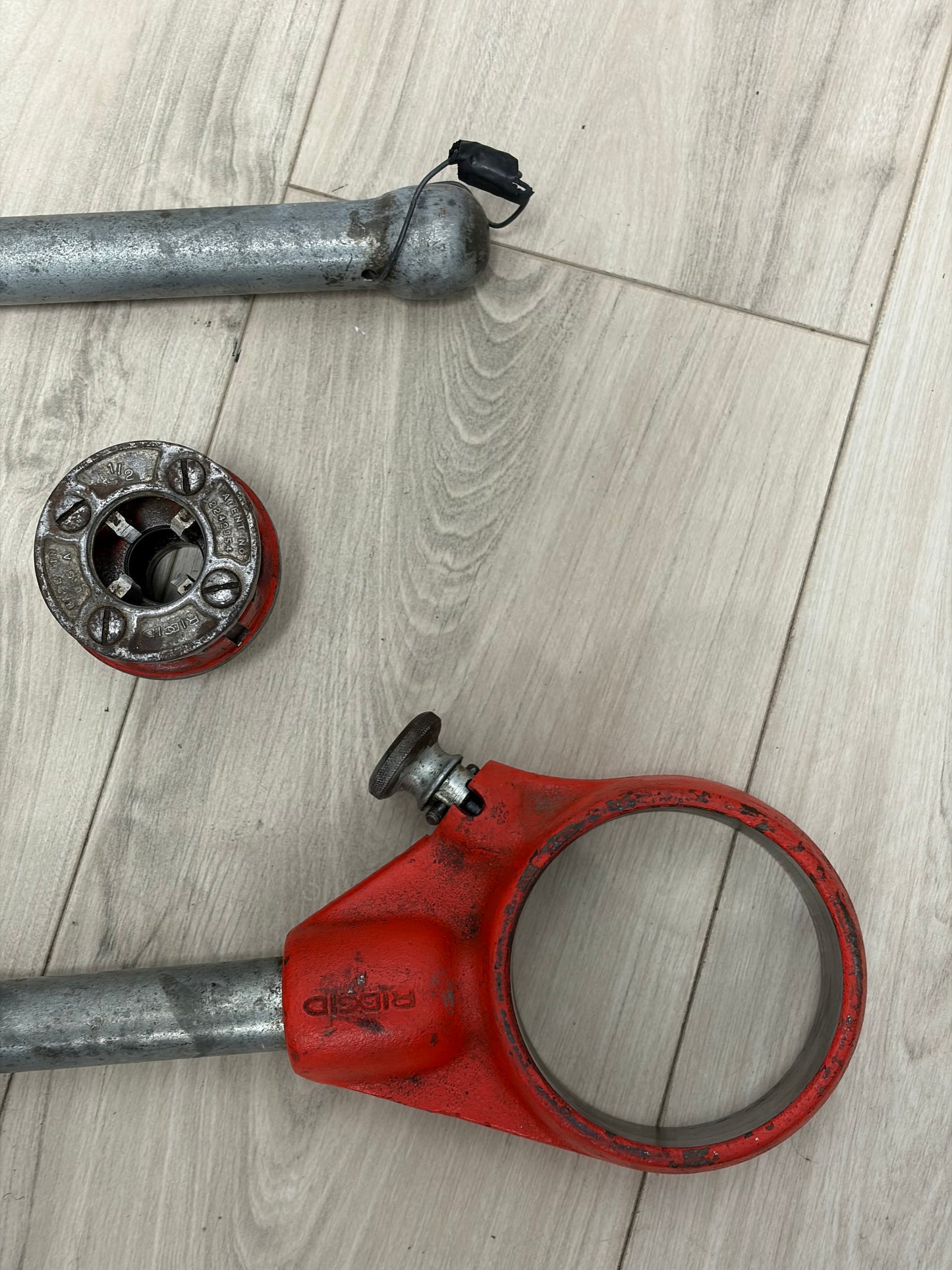 RIDGID 36475 Ratcheting Pipe Threader Set with 1/2" to 1 1/4" Dies