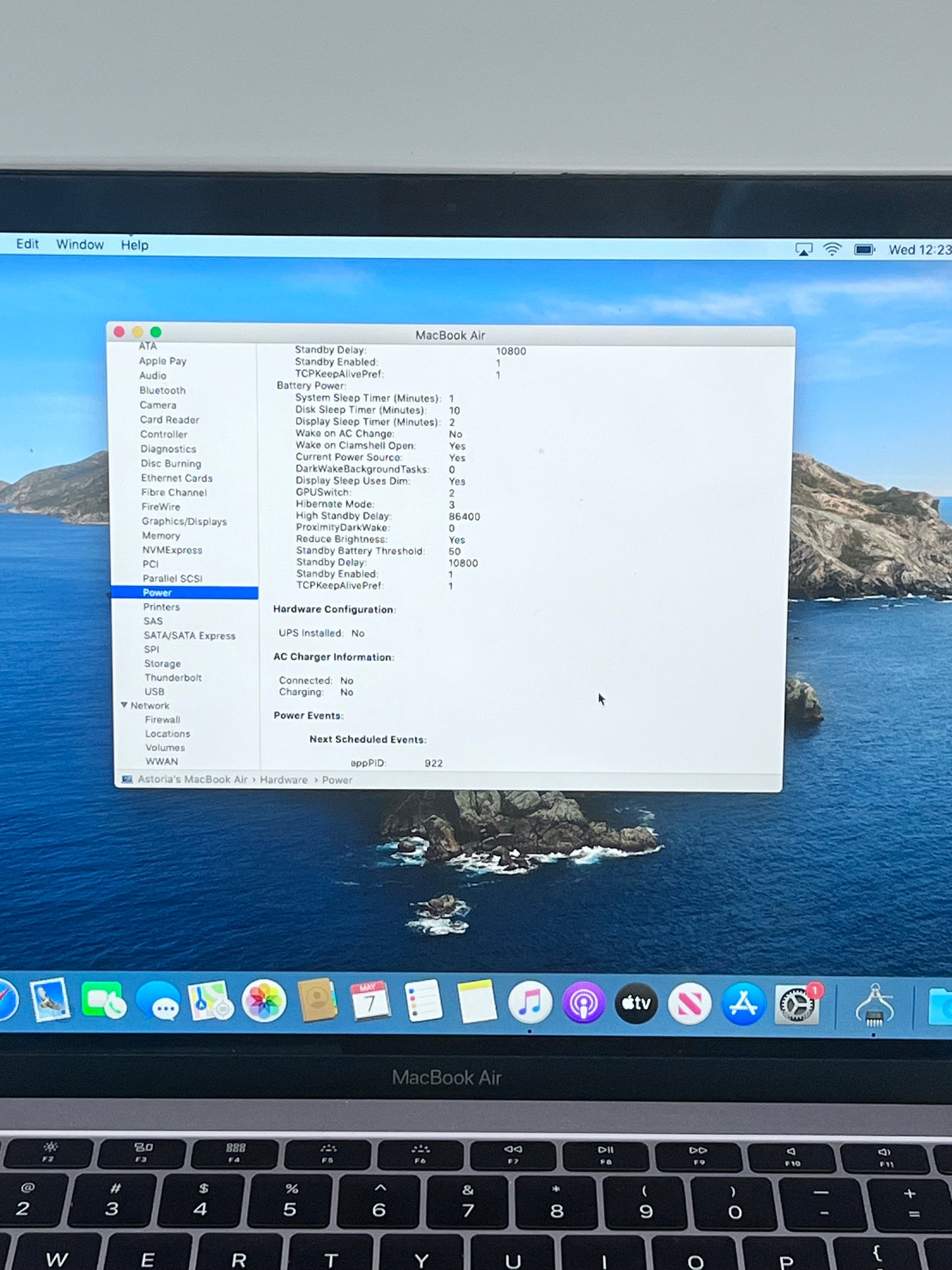 2019 Apple Macbook Air 13' i5 8GB 128GB A1932 MVFH2LL/A Space Gray READ