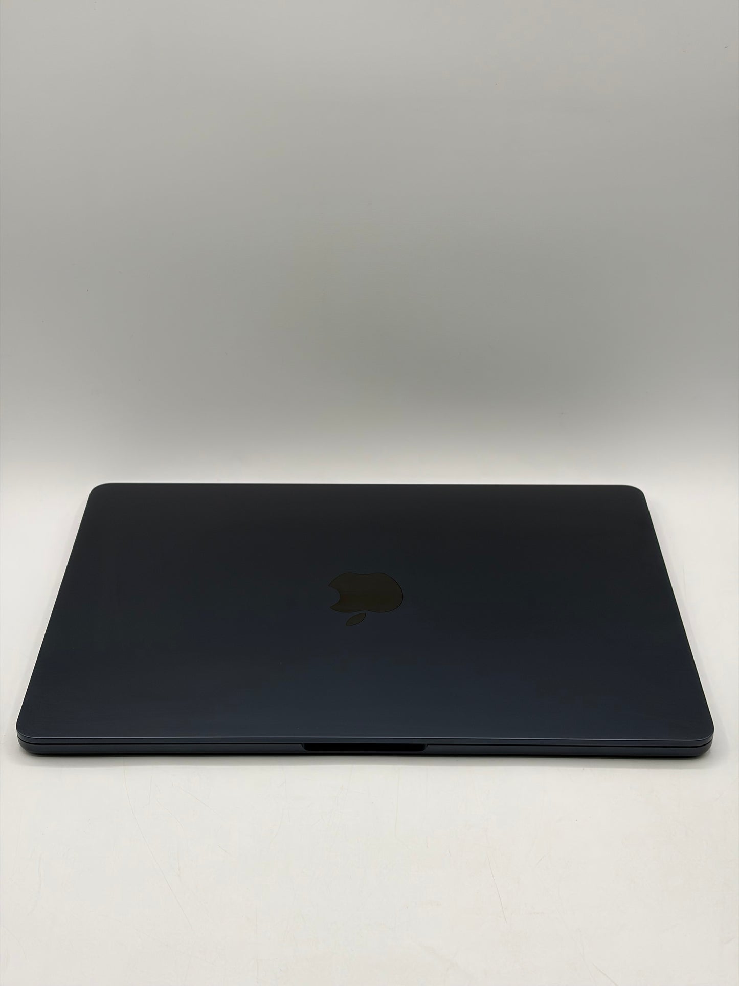 2025 Apple MacBook Air 13" M4 16GB 256GB A3240 MW123LL/A 4 CYCLE COUNT NEAR MINT