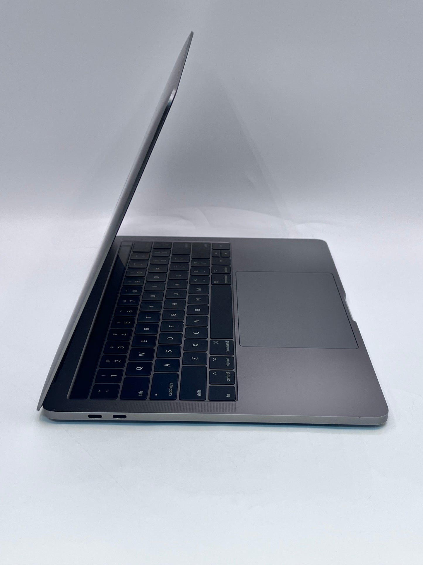 2017 MacBook Pro 13.3" i5-7360U @ 3.1GHz 8GB 256GB A1706 MPXV2LL/A Space Grey