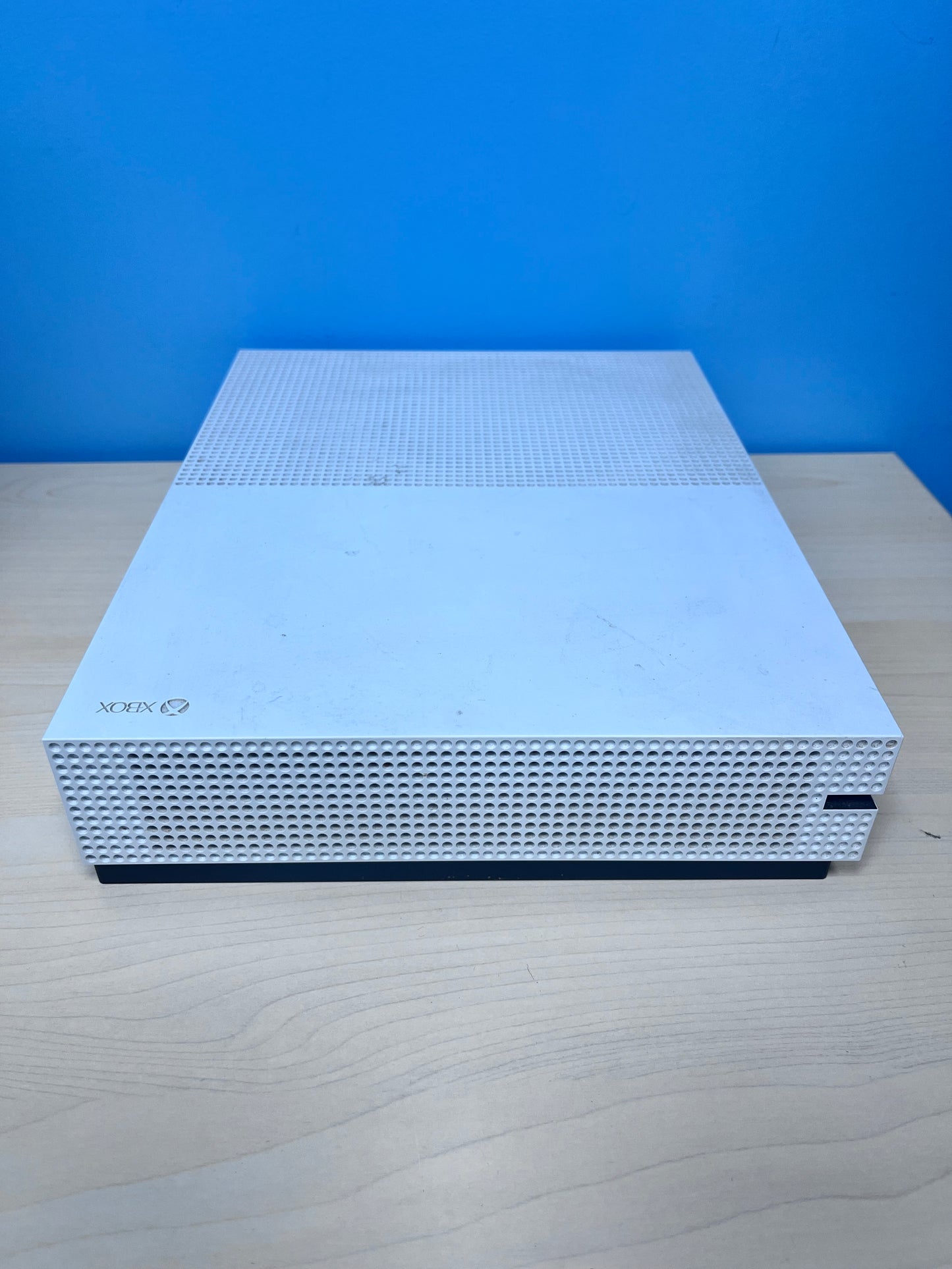 Microsoft Xbox One S 1TB Console 1681 with 2 Controllers Free Shipping