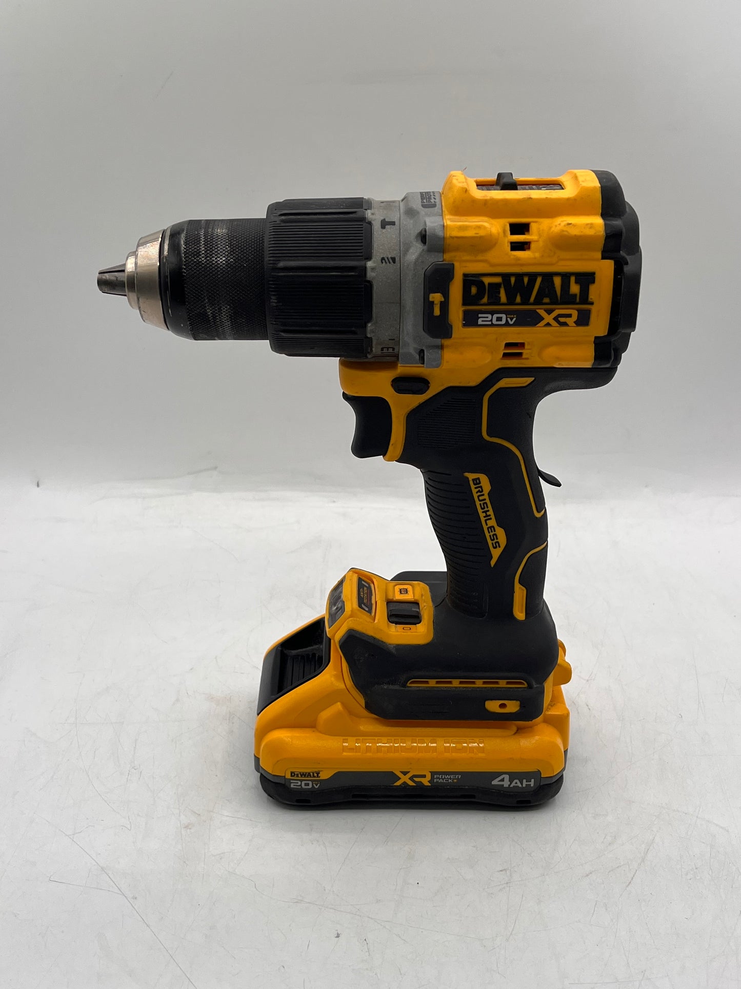 DeWalt DCD806 20V MAX Brushless 1/2" Hammerdrill/Drill Driver with 4Ah Battery & Charger