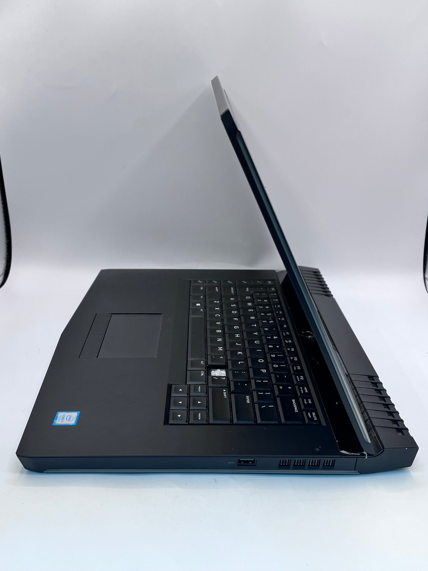 Alienware 15 R3 P69F 15.6" Core i7-7700HQ 2.80GHz 16GB 128GB  1TB HDD RTX 1070 READ