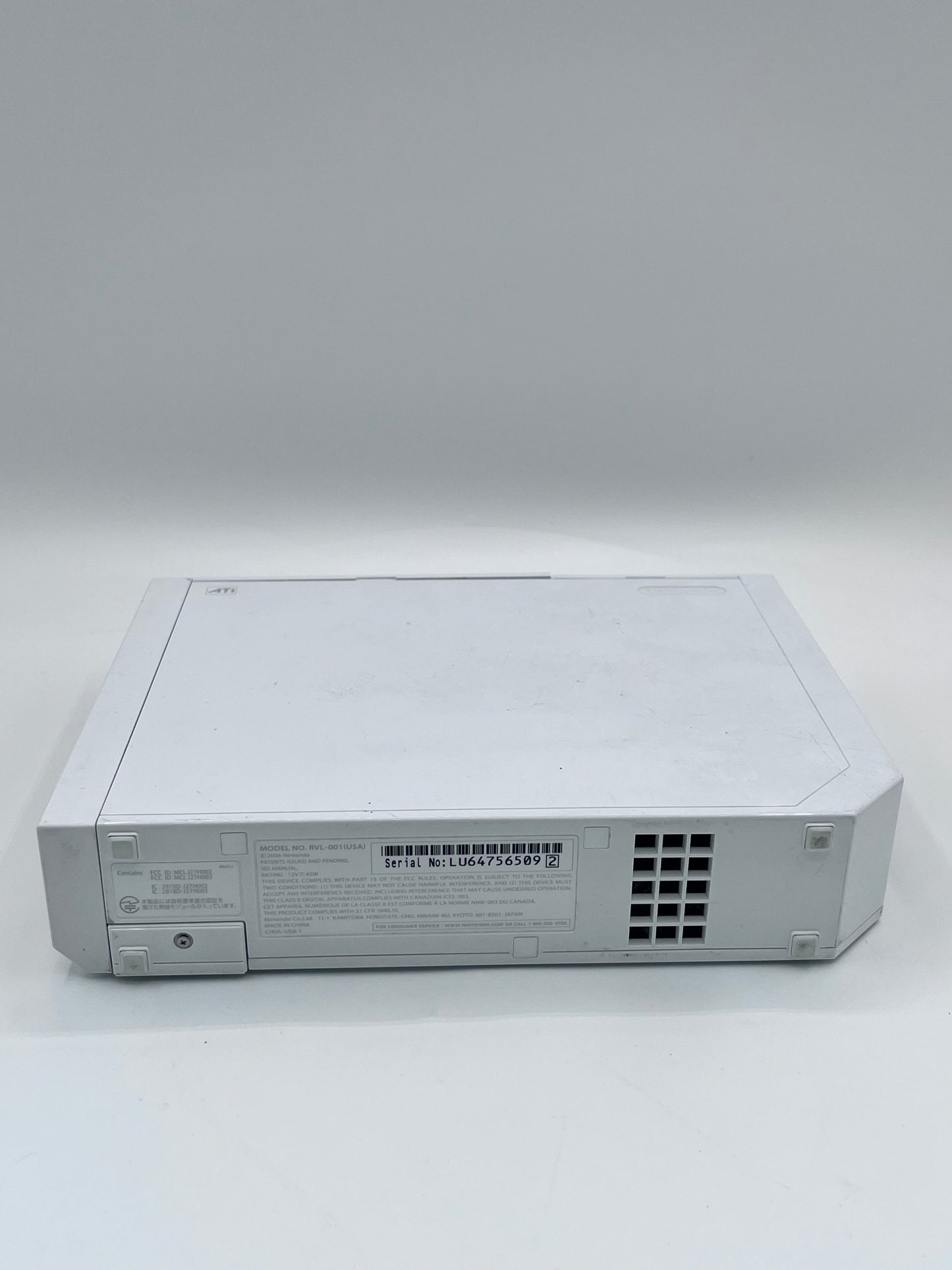 Nintendo Wii (RVL-001) Video Game System White 2006 with 2 Controllers