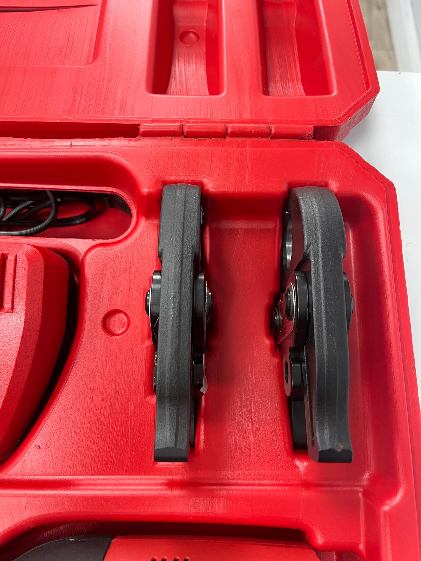 Milwaukee 2473-20 Force Logic Press Tool W/ 4 Jaws, Battery, Charger, Box