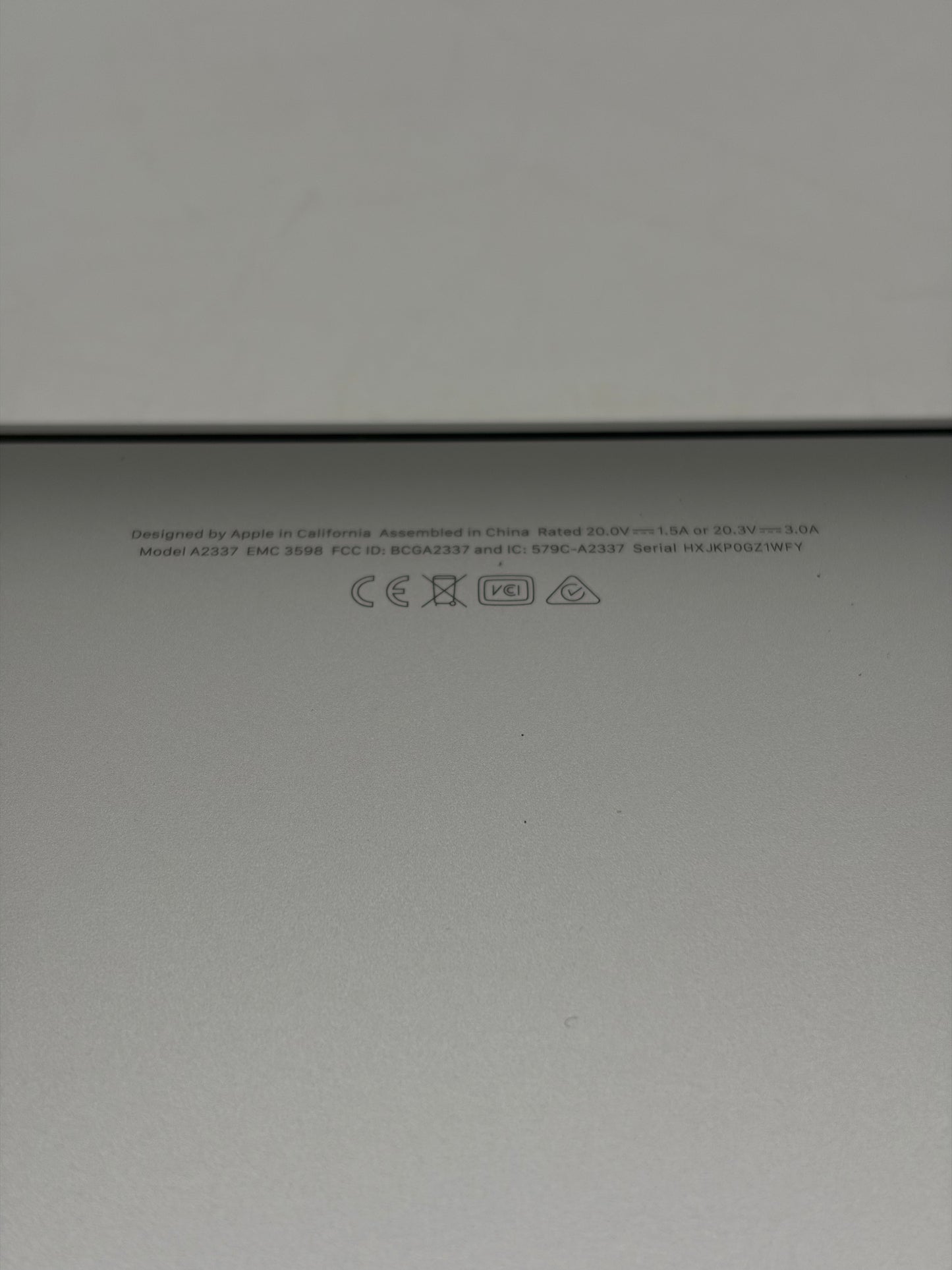 2020 Apple MacBook Air 13" A2337 M1 8C CPU 7C GPU 8GB RAM 256GB SSD - Silver