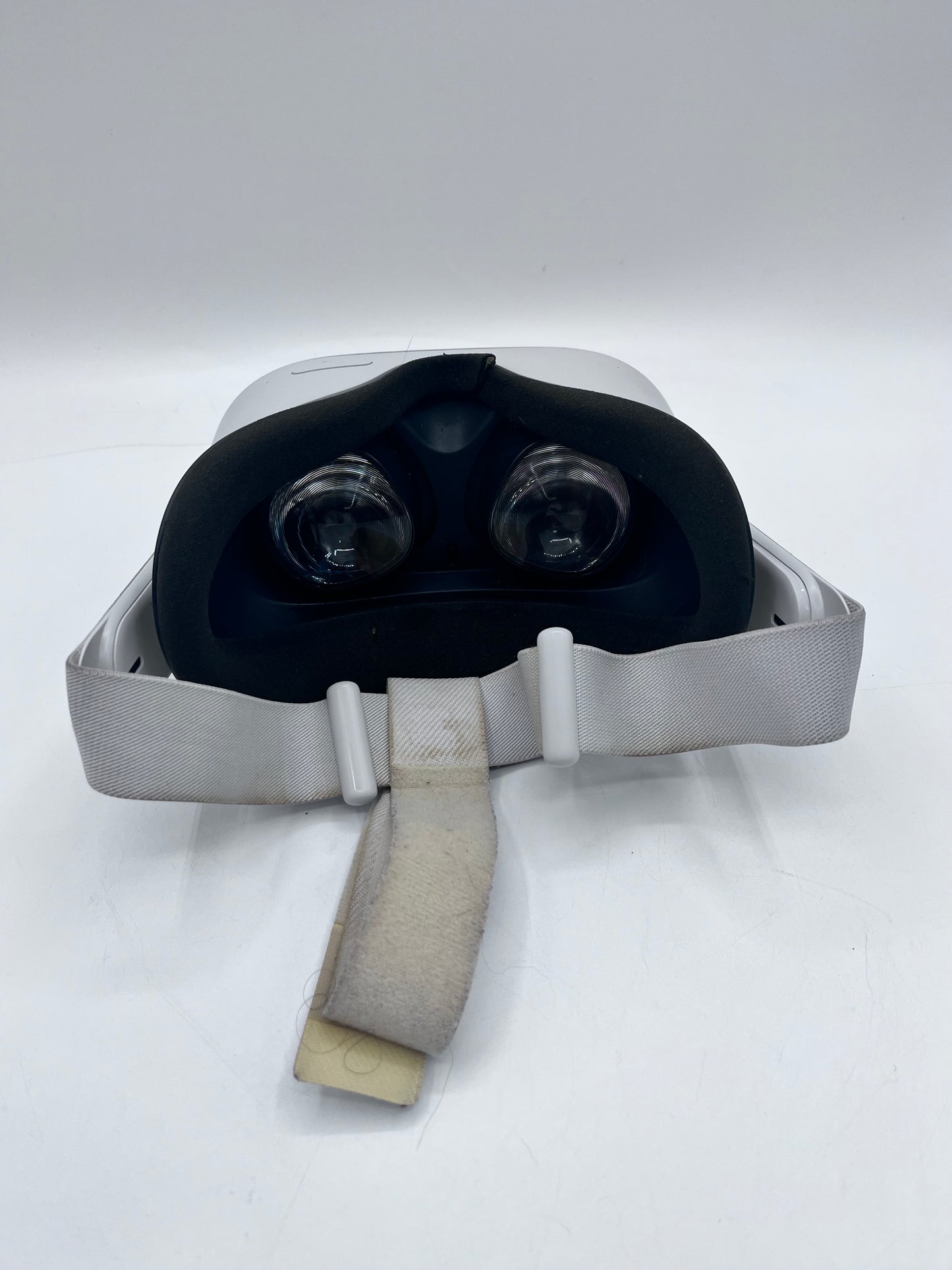 Oculus Quest 2 128GB Virtual Reality System White - Headset & Controllers