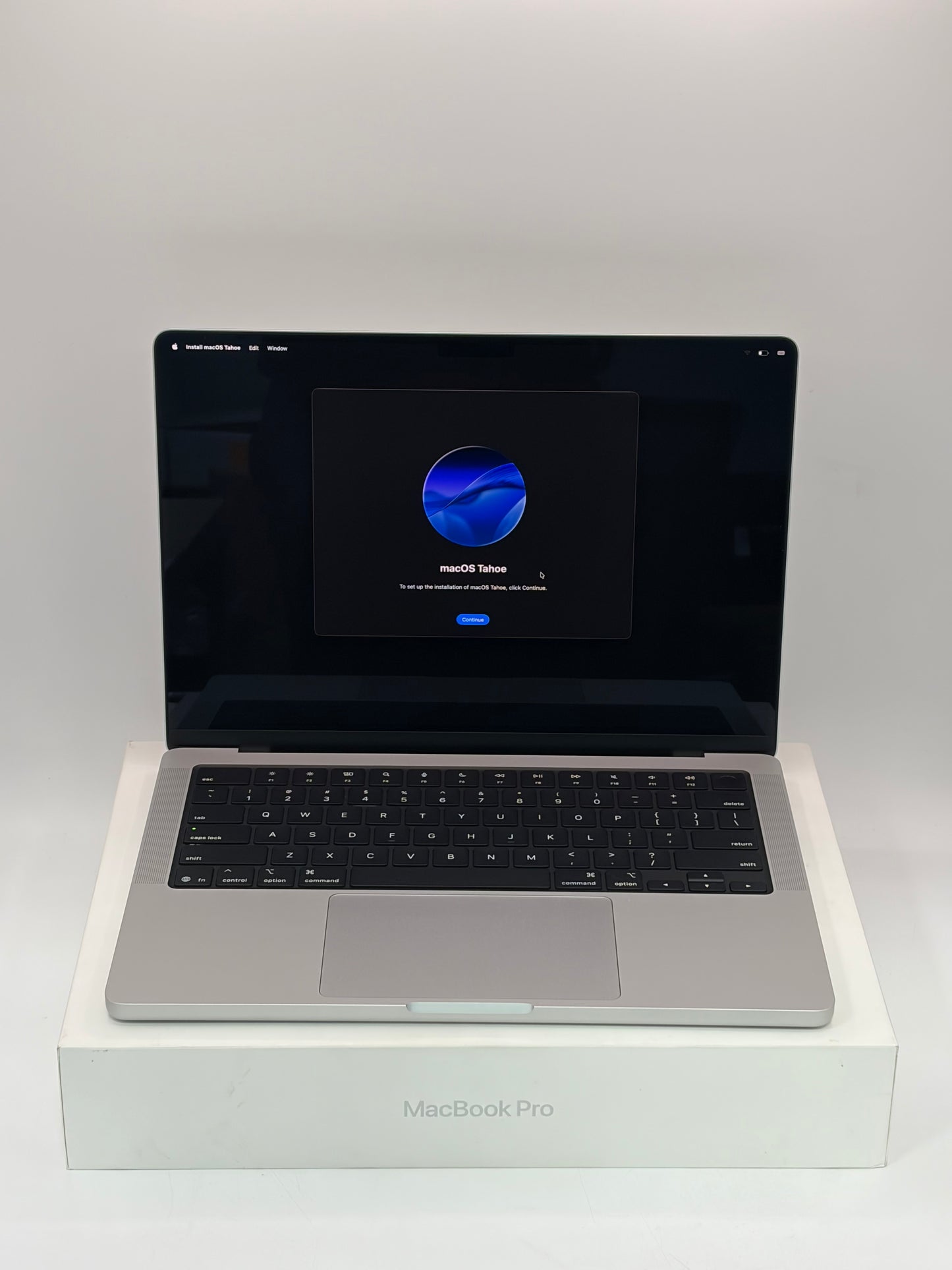 2025 Apple MacBook Pro 14" M5 10C CPU 10C GPU 24GB 1TB - Silver A3434 MDE64LL/A