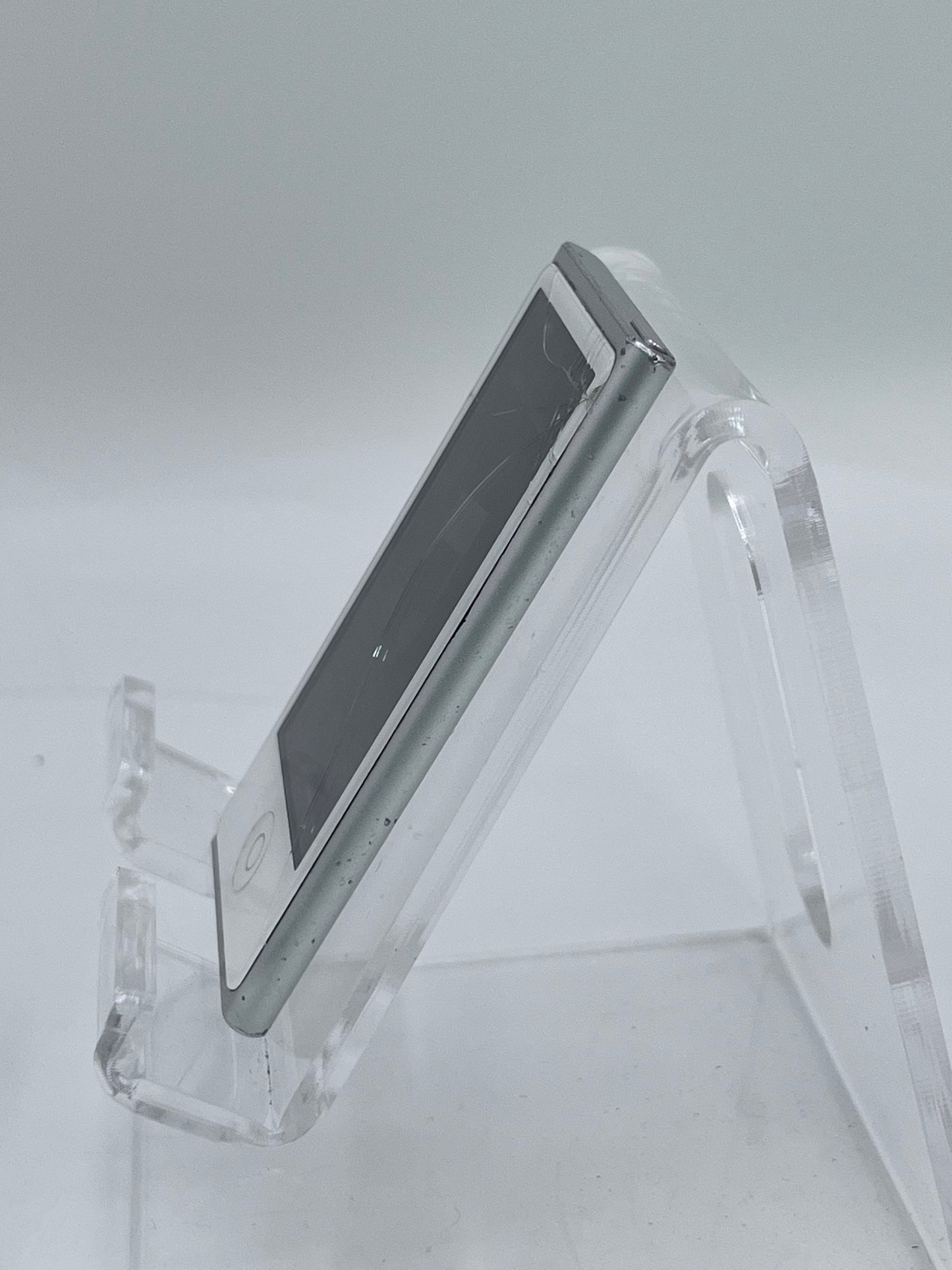 Apple a1446 MP3 Player Silver