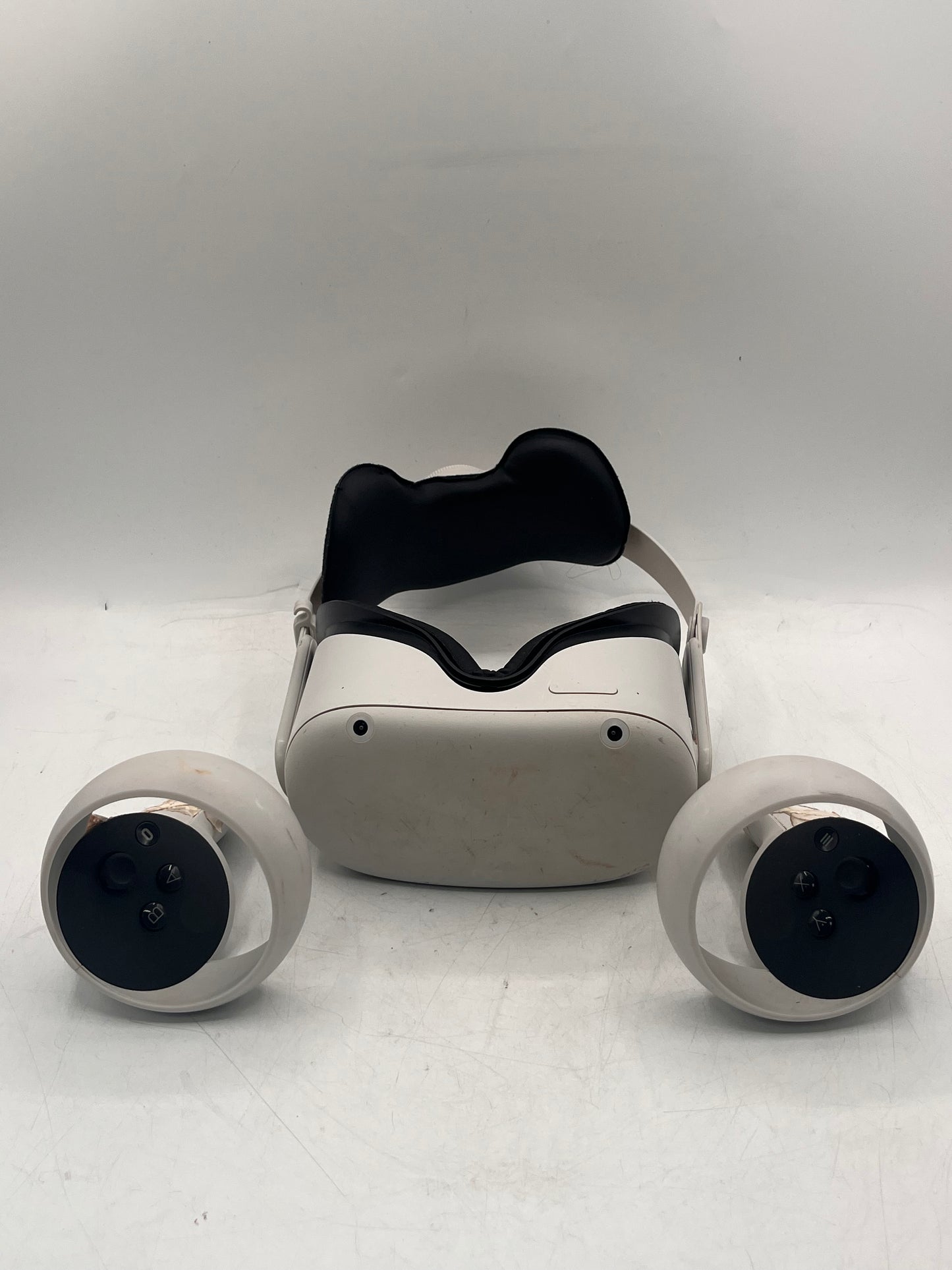 Oculus Quest 2 Meta 128GB All-in-One VR Headset White with Controllers