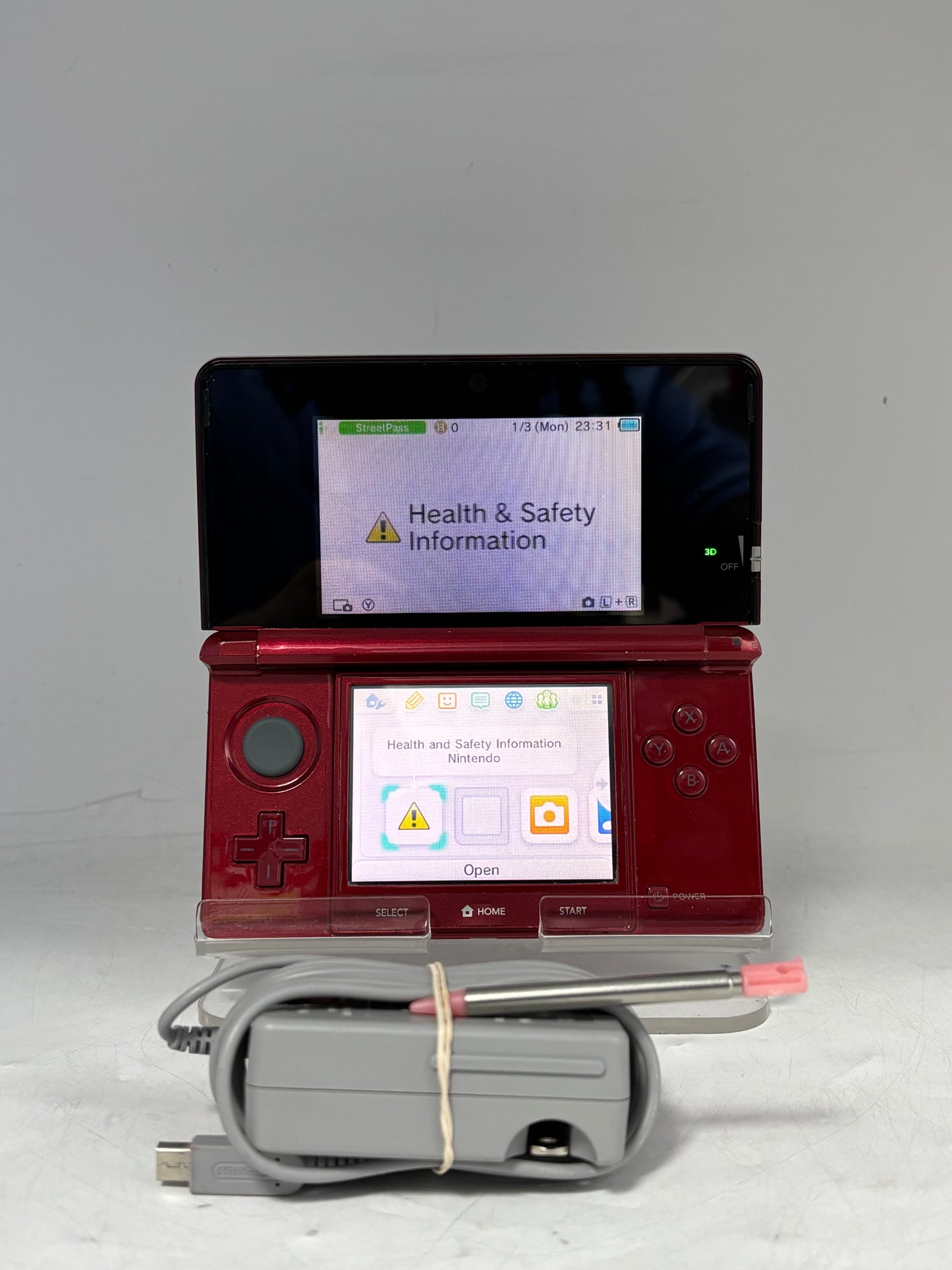Nintendo 3DS CTR-001 2GB, 2011 (Red)