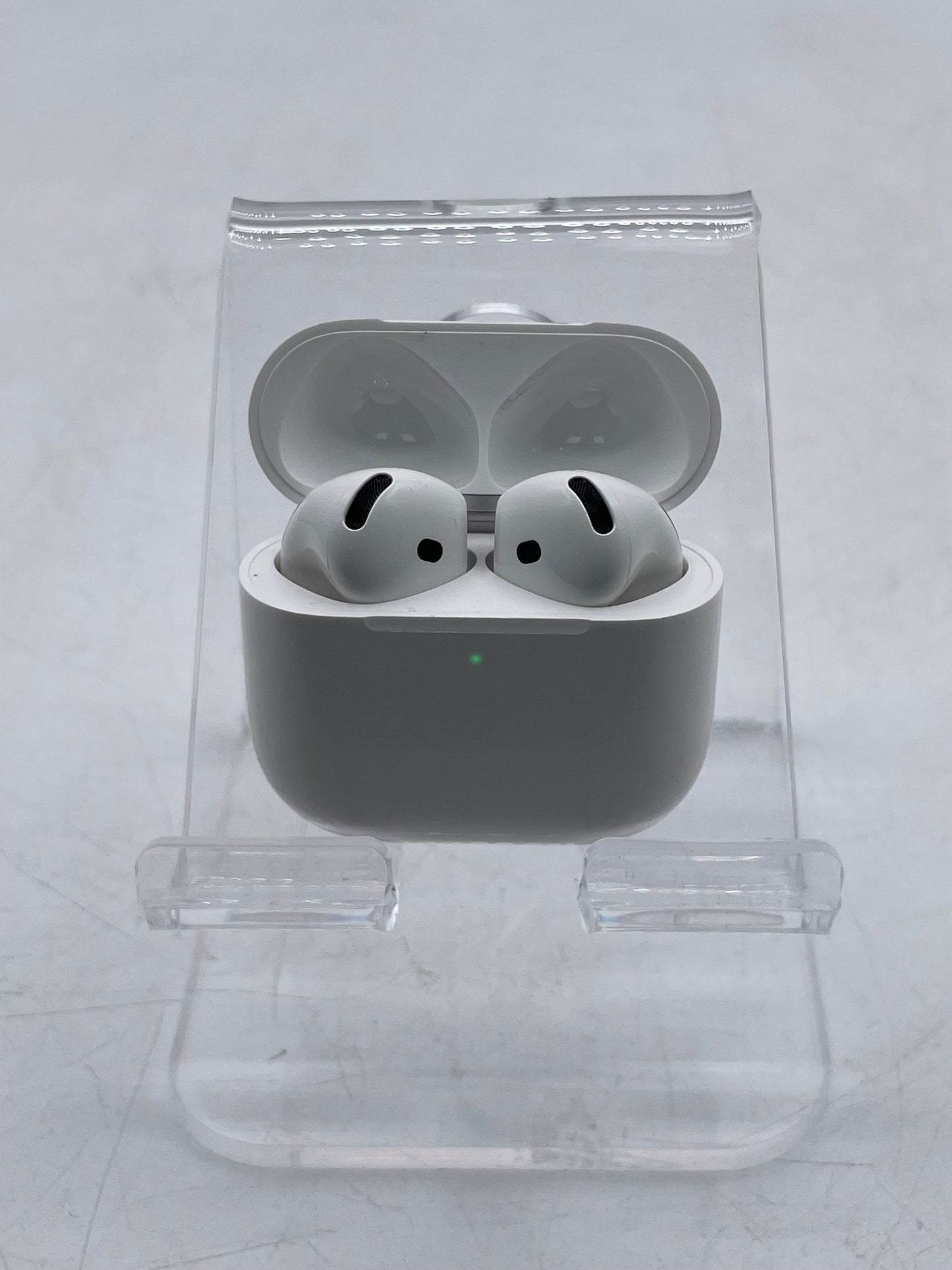 Apple Airpods 4th Gen Complete Set - Used - With Carrying Case