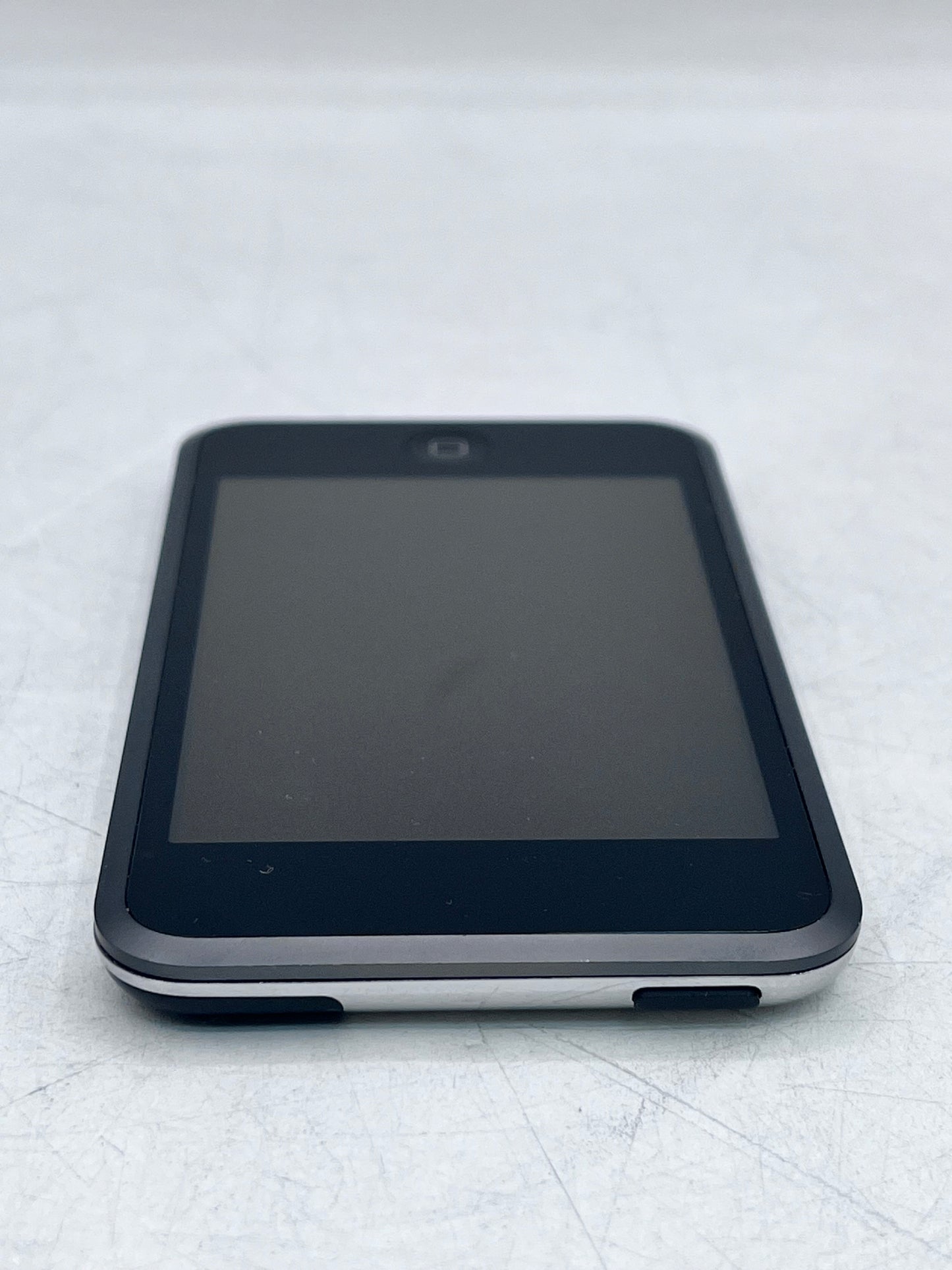 Apple iPod Touch 1st Gen 8GB Black USB MP3 Player MA623LL/A