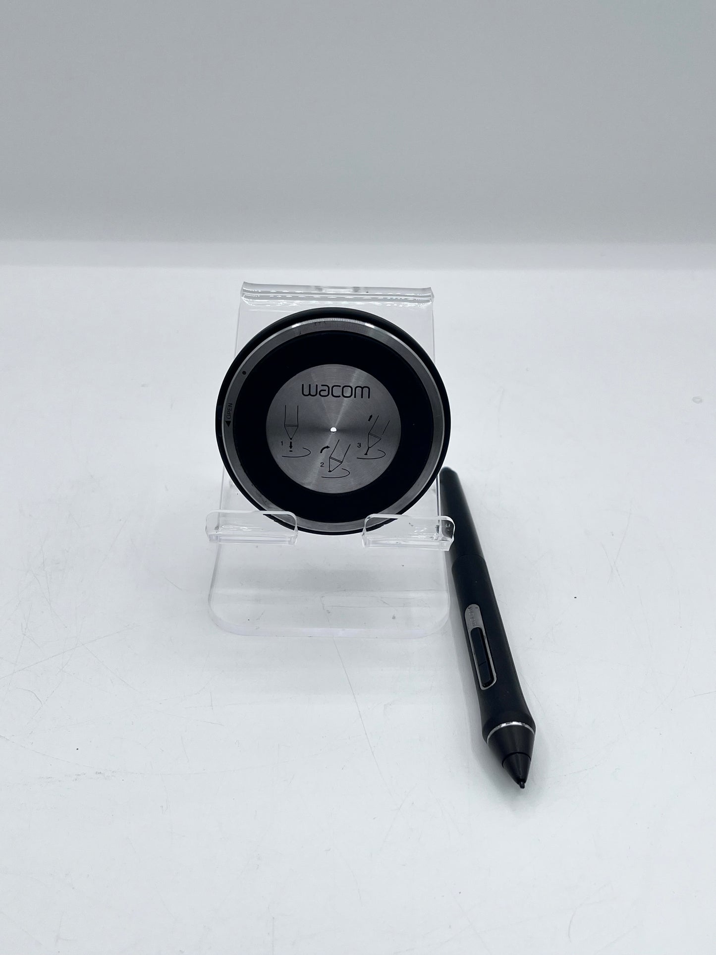 Wacom Intuos Pro Small Digital Graphic Drawing Pen Tablet PTH-460 UPTH460K0A