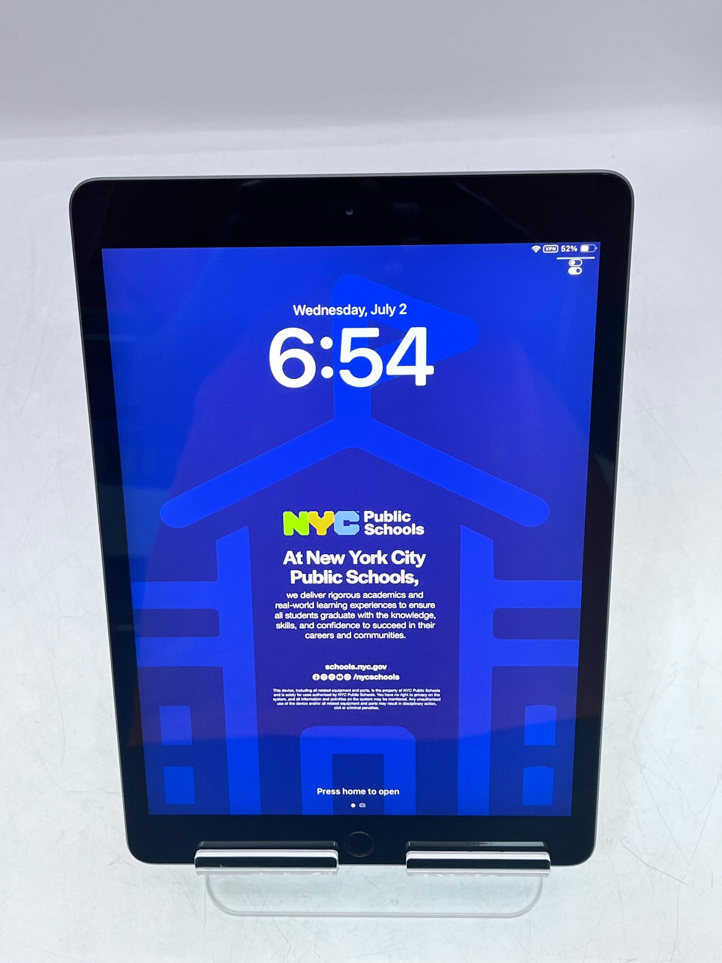 WiFi Only Apple iPad (8th Gen) 128GB - A2270 MYLD2LL/A 2020 - Space Gray READ