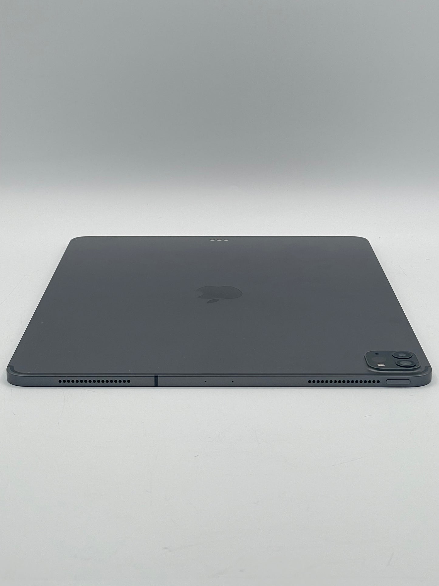 APPLE IPAD PRO 12.9" 4th GEN WIFI / CELLULAR - UNLOCKED - 265GB w/ APPLE Keyboard