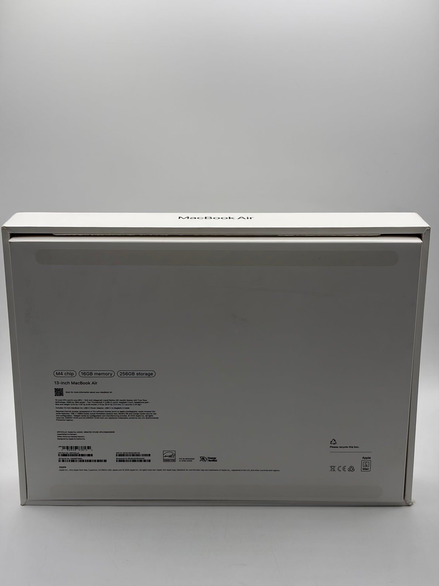 2025 Apple MacBook Air 13" M4 16GB 256GB A3240 MW123LL/A 4 CYCLE COUNT NEAR MINT