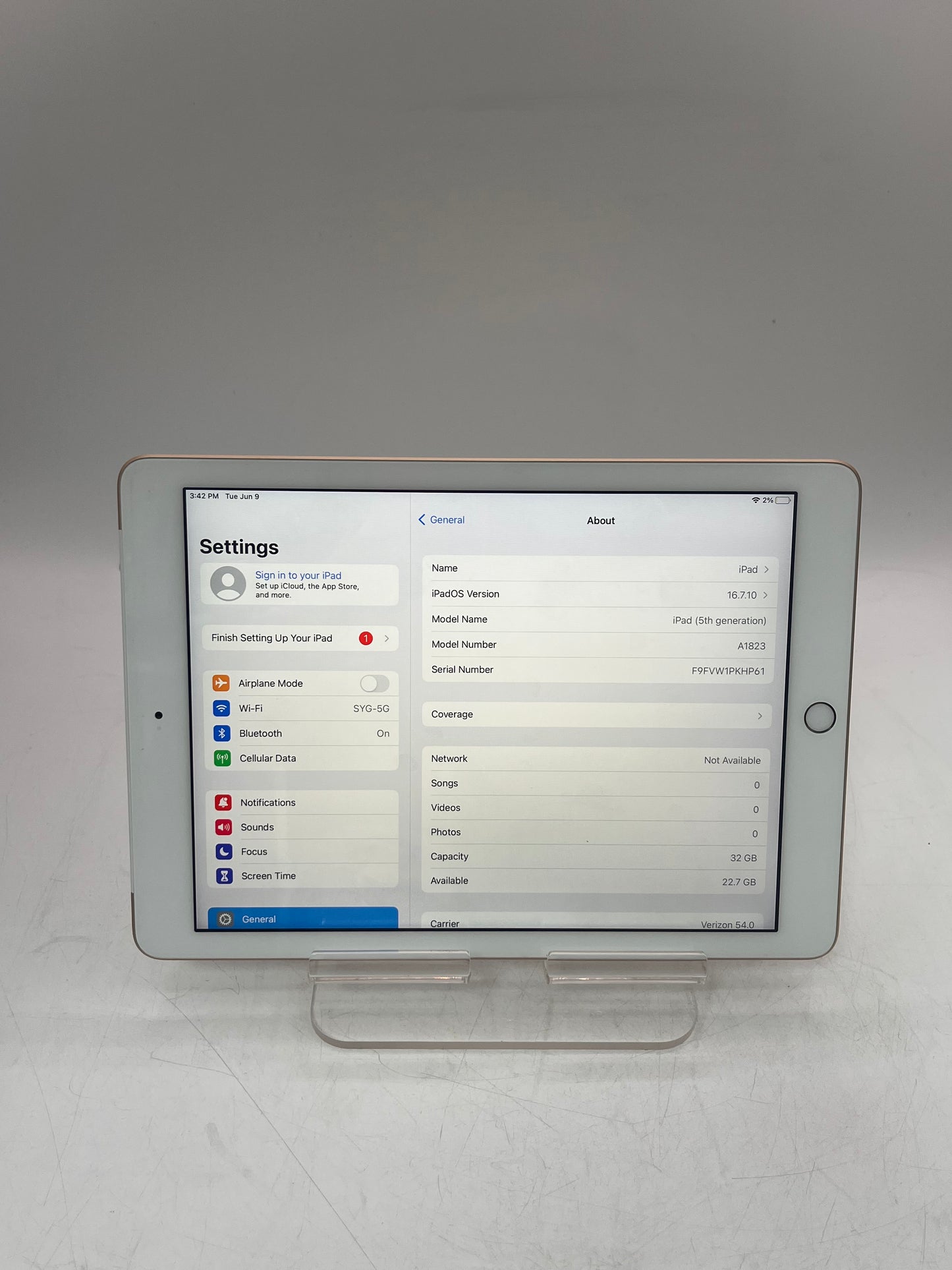 Unlocked  Apple iPad 5th Gen A1823 MPG62LL/A 32GB WiFi + Cellular Gold