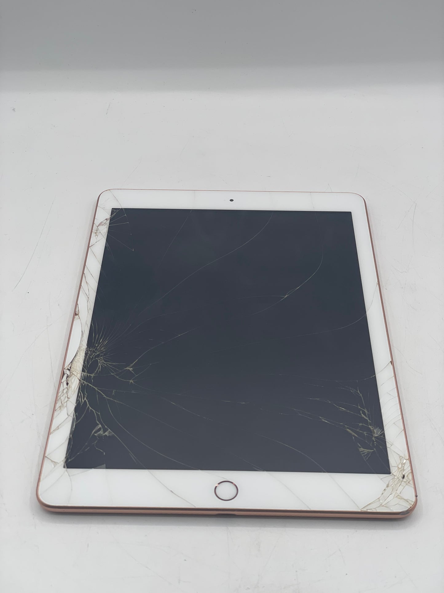 Apple iPad (6th Gen) A1893 (2018) White - Broken, 32GB WiFi, Cracked Screen