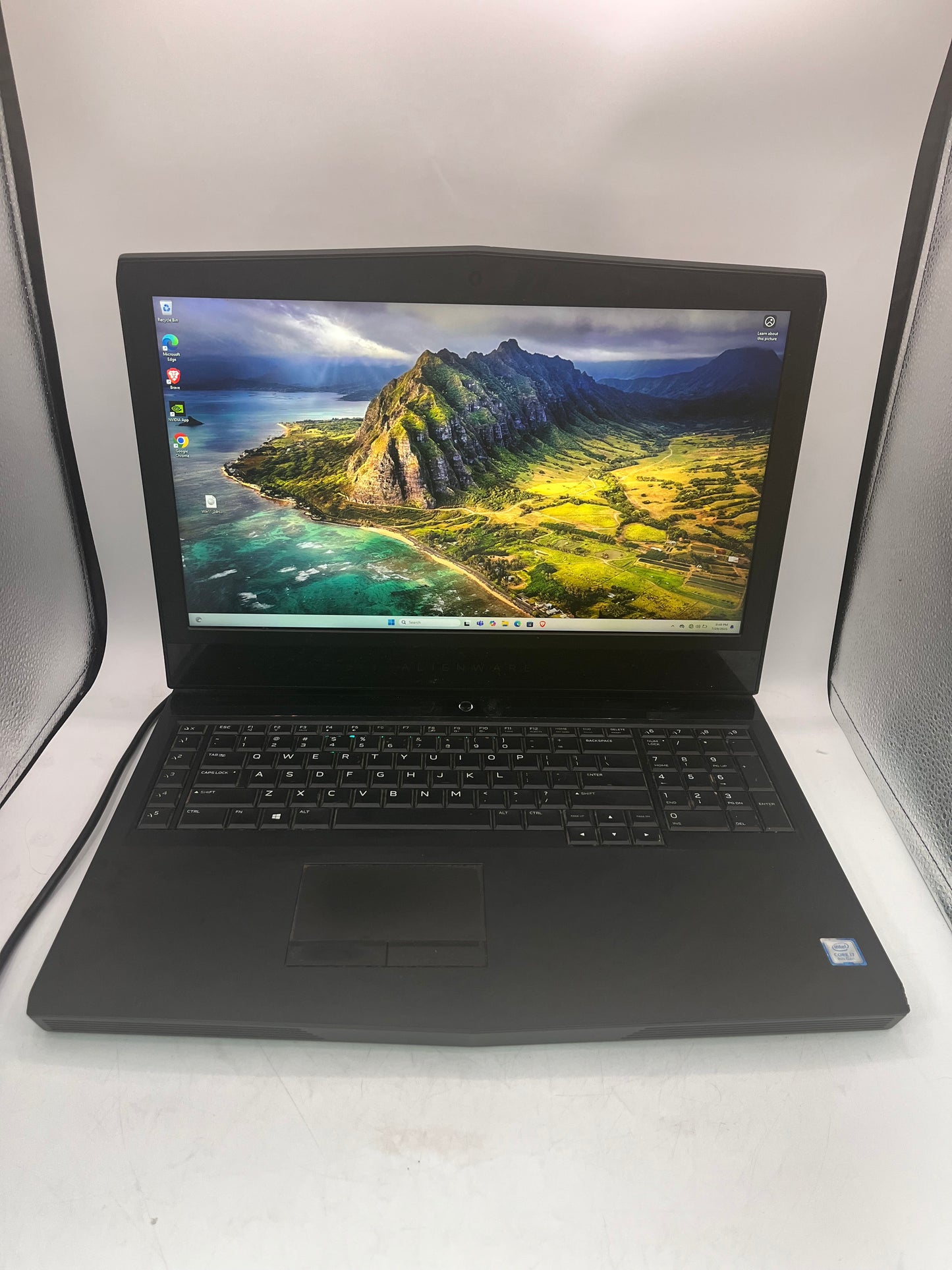 Alienware m17 R4 17" Laptop i7-8750H 16GB RAM 128GB + 256GB SSD GTX 1070 Black