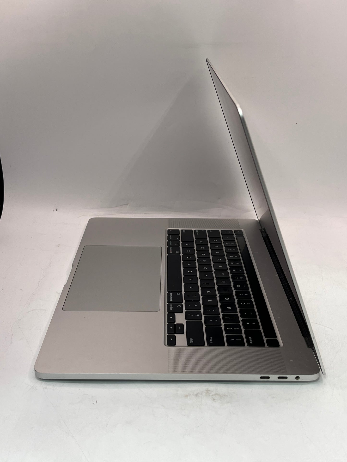 Apple MacBook Pro 16" A2141 2019 Core i9 32GB 1TB Silver NO OS