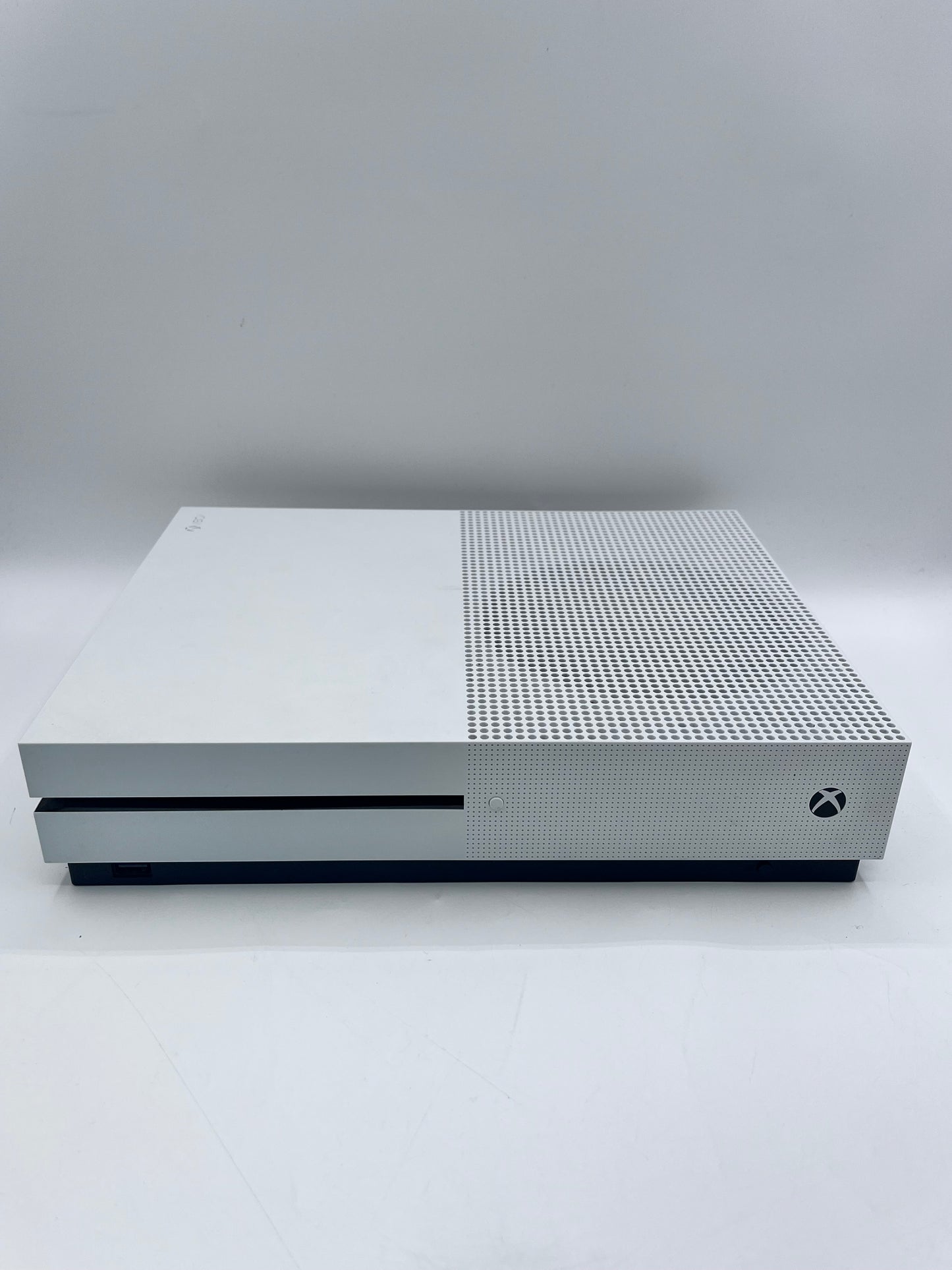 Microsoft Xbox One S 2016 1TB Bundle with 4 games - White