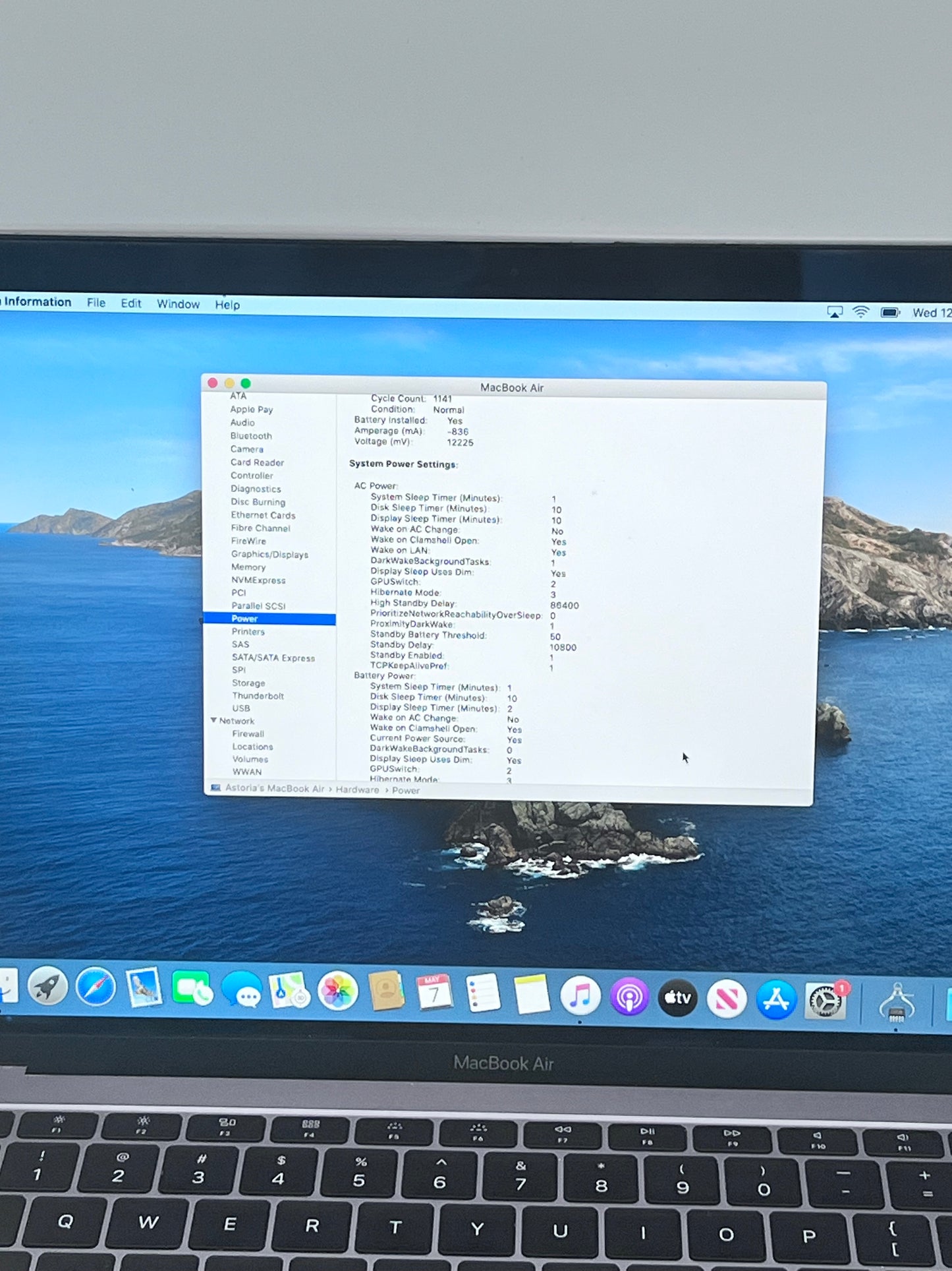 2019 Apple Macbook Air 13' i5 8GB 128GB A1932 MVFH2LL/A Space Gray READ