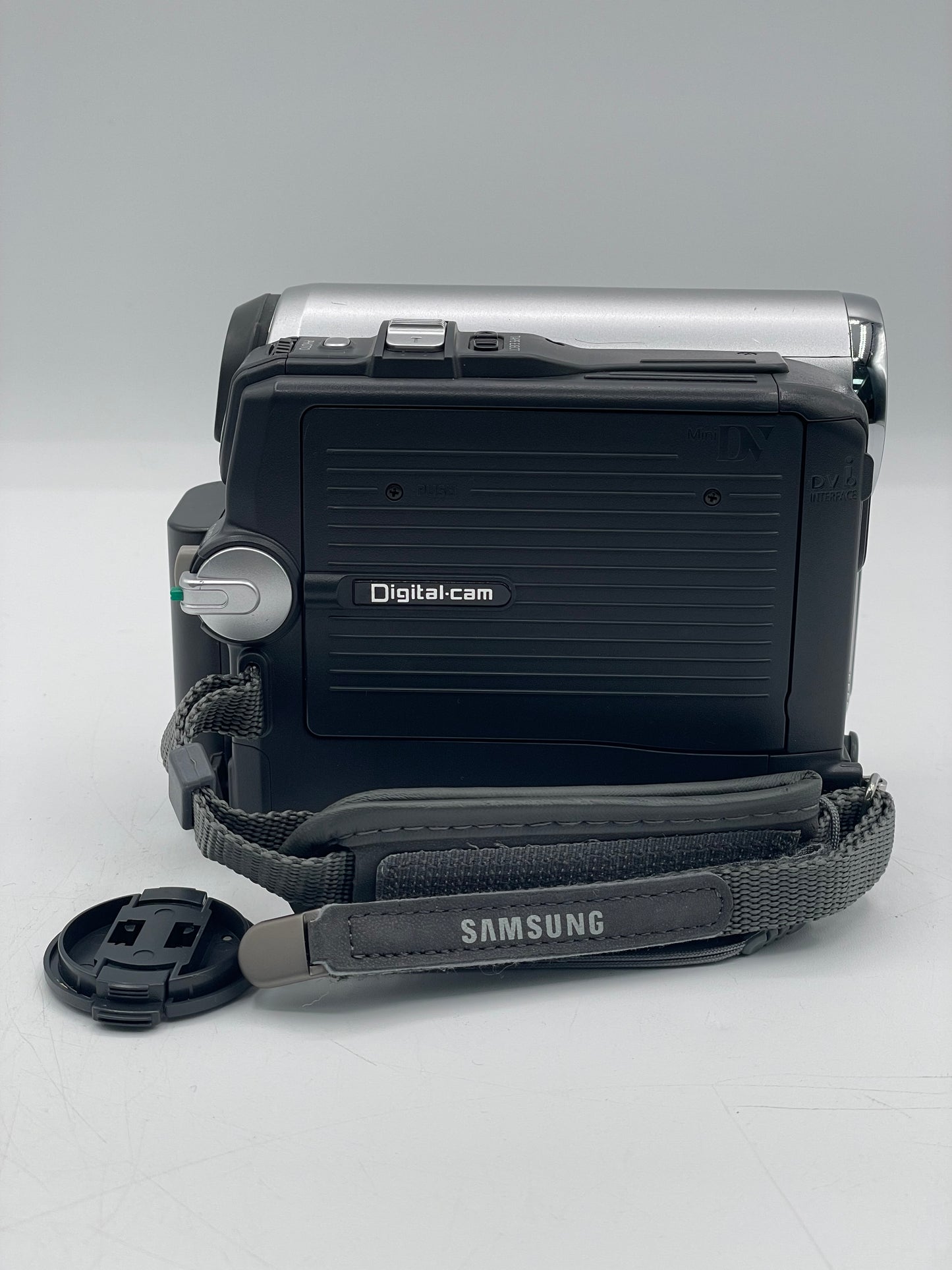 Samsung Digital SC-D353 MiniDV Camcorder Silver with Charger and Case