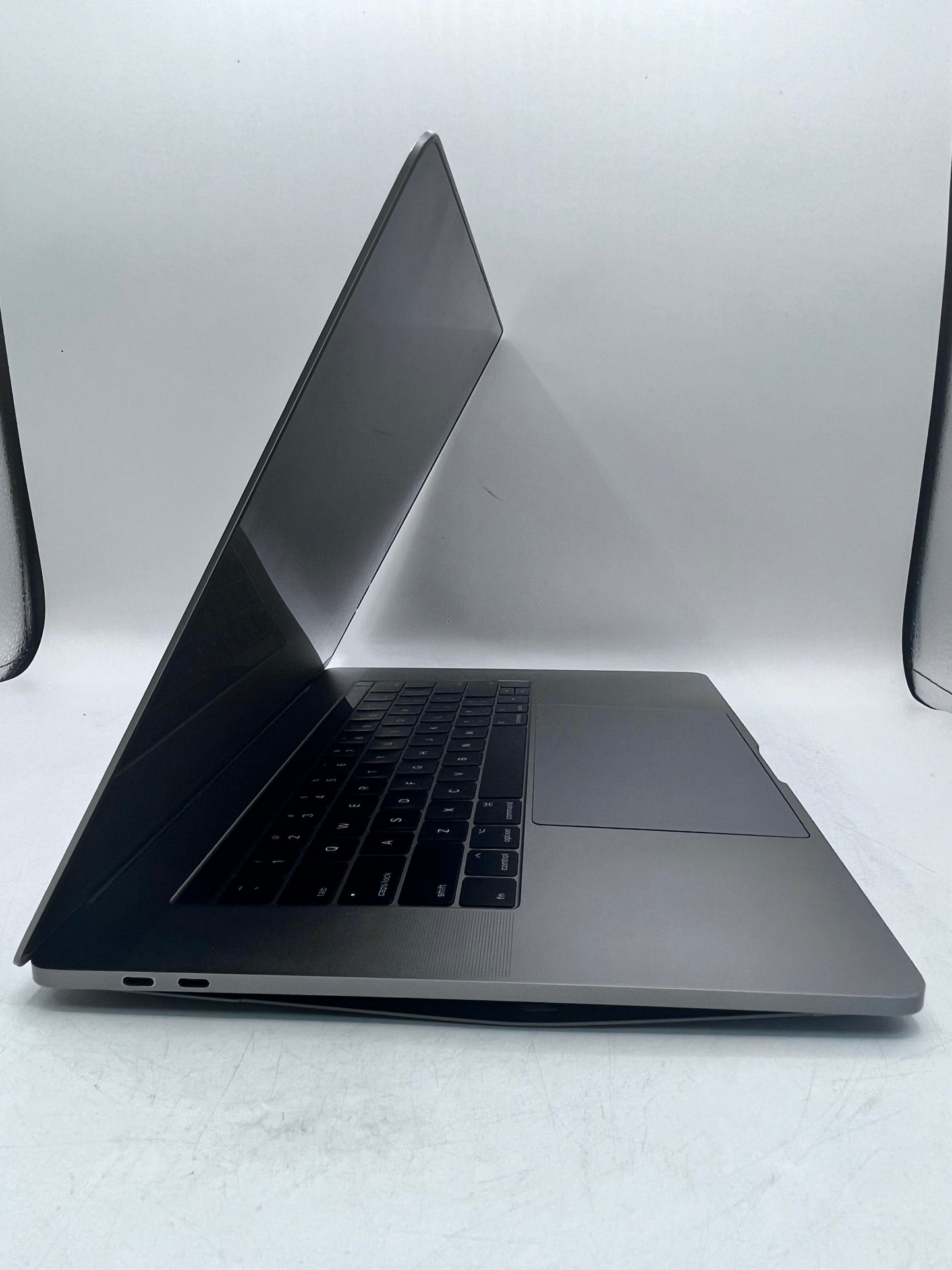 Apple MacBook Pro 15" A1707 (2017) - i7 16GB RAM 256GB SSD Space Gray Bloated Battery