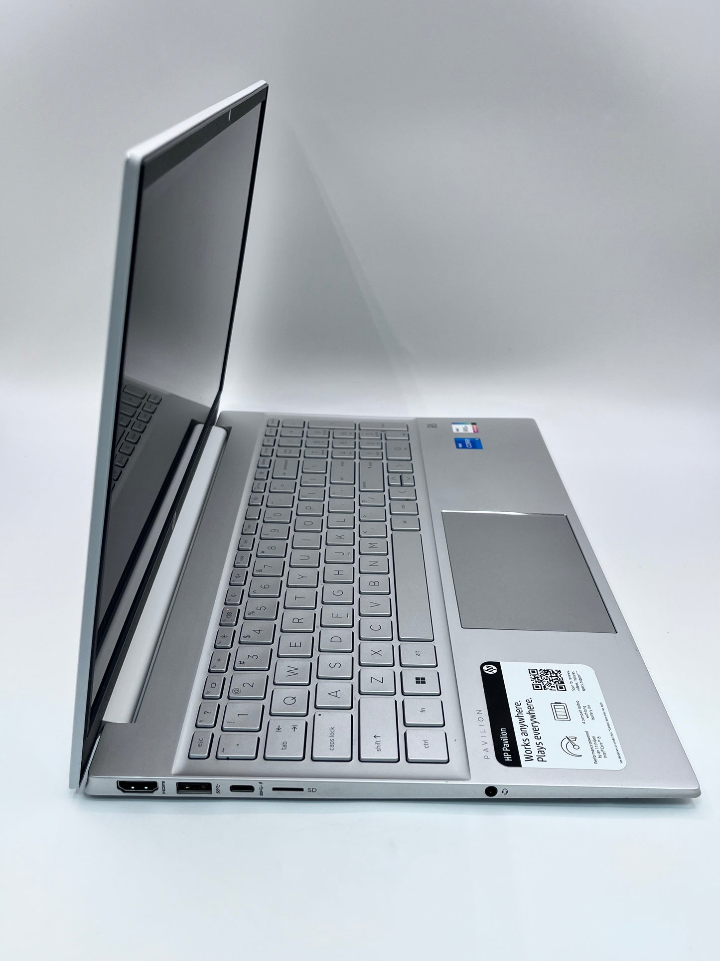 HP 15eg-00032nr 15.6' Laptop core i5 1155G7 256GB - White